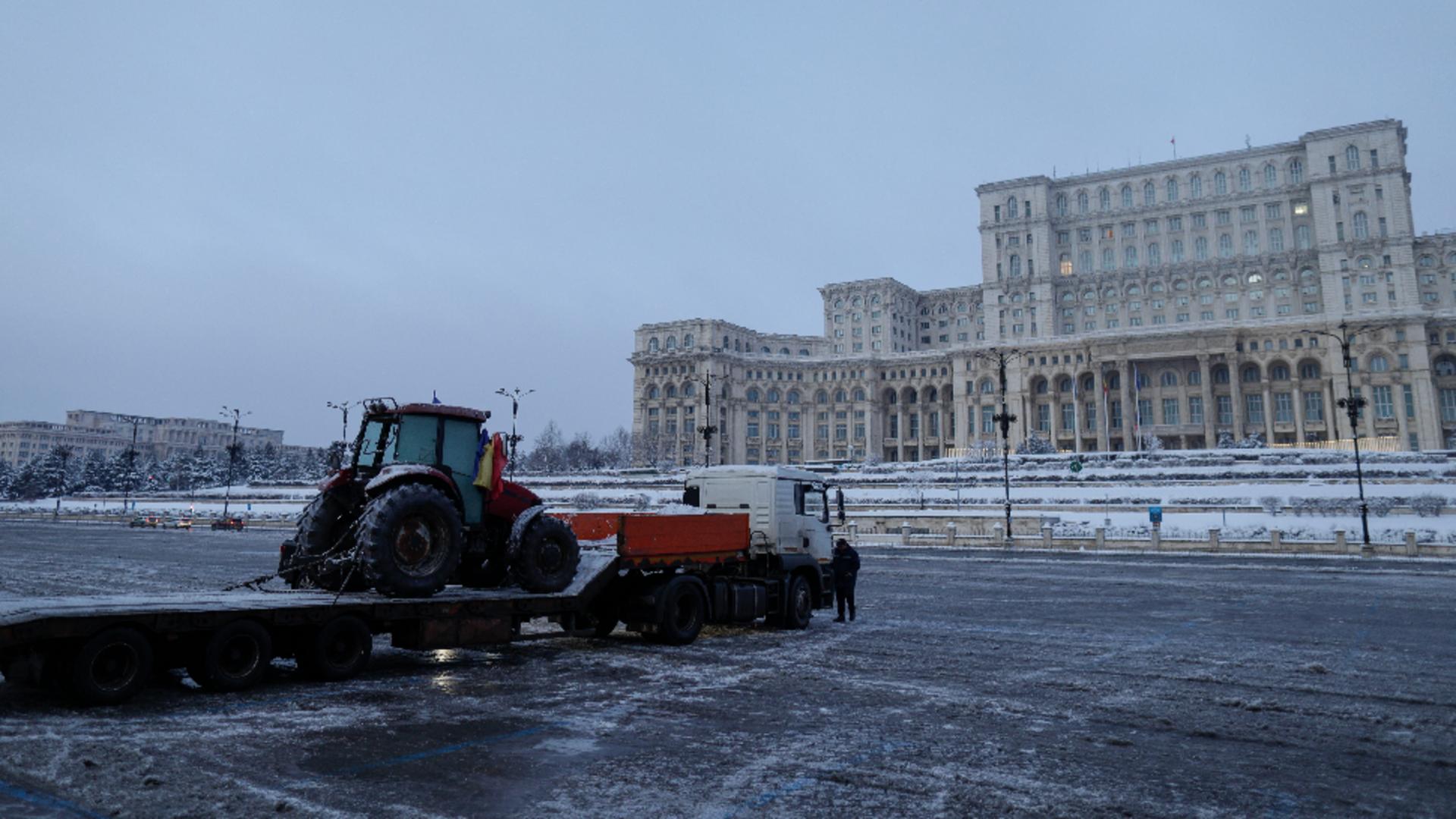 Protest cu un tractor, în Piața Constituției / Foto: Inquam Photos