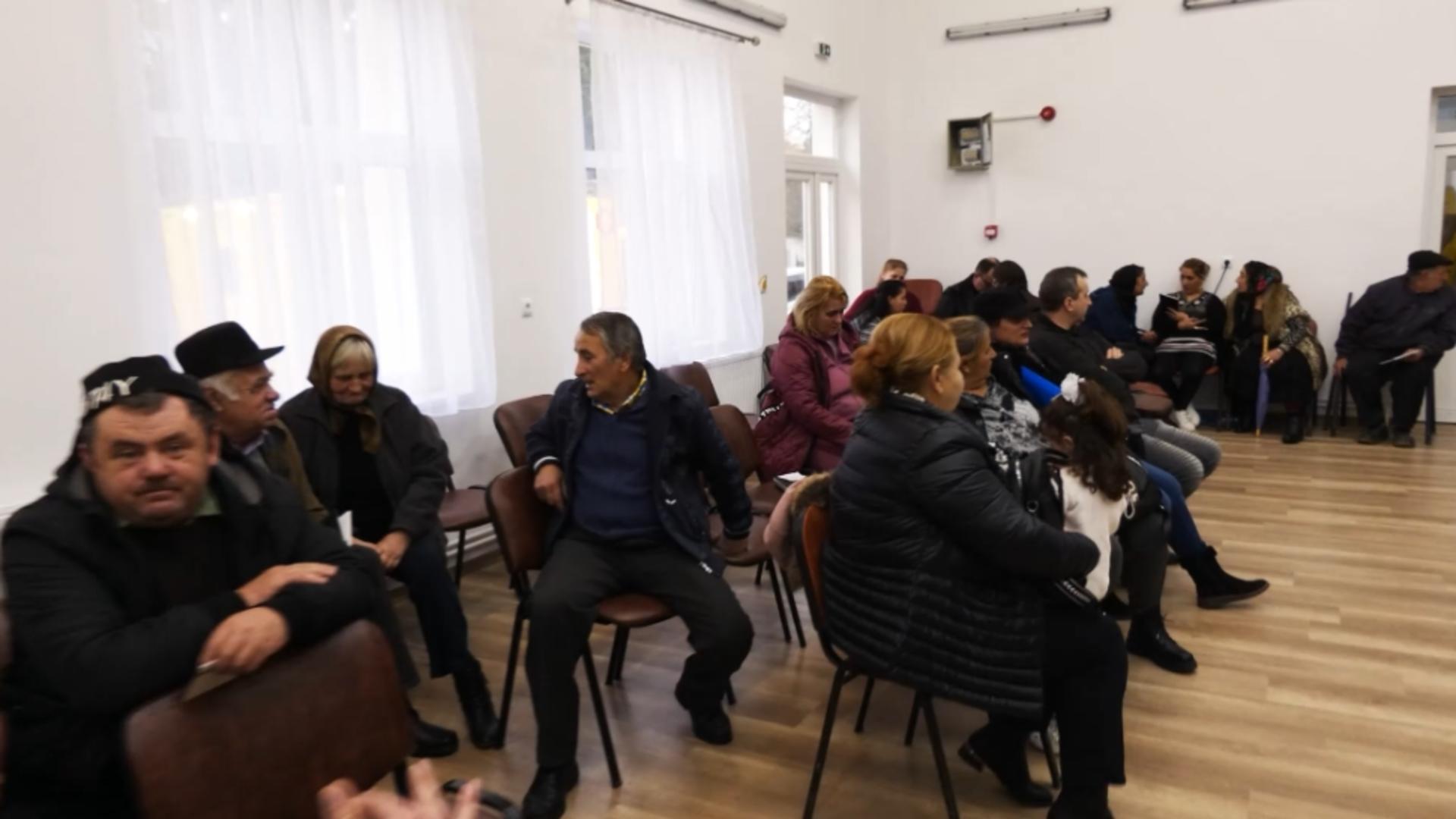 Caravana Medicală aduce speranță și servicii medicale gratuite românilor. Peste 300 de persoane, consultate în primele două zile, în Hunedoara