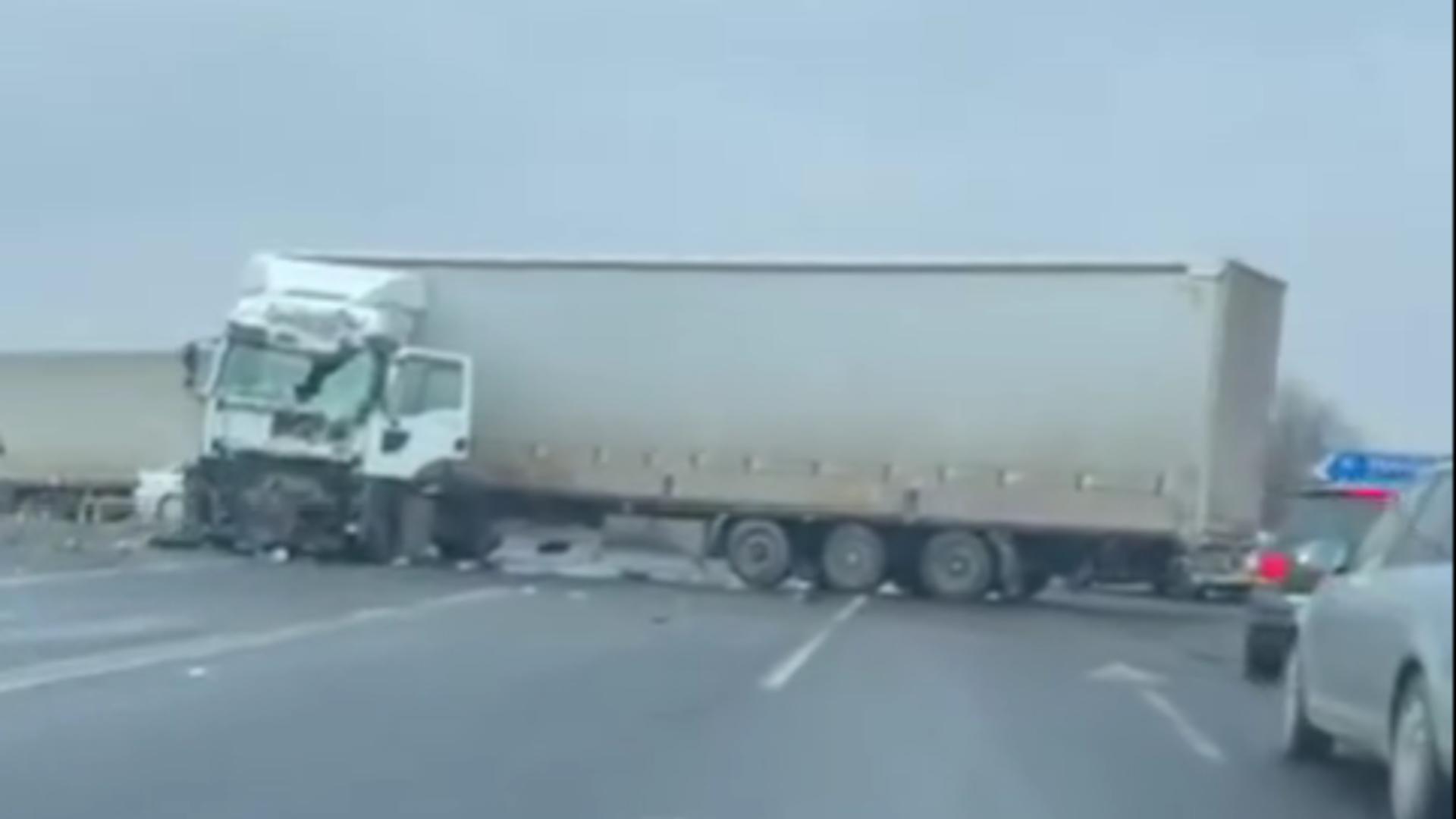 Accident grav cu 11 răniți în Timiș, după impactul dintre  un TIR şi un autobuz. A fost activat PLANUL ROȘU – FOTO&VIDEO