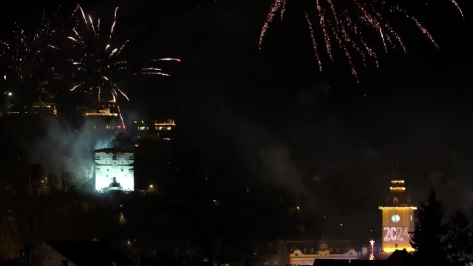 Cum au petrecut românii intrarea în 2024 – Focuri de artificii spectaculoase pe final de an – VIDEO