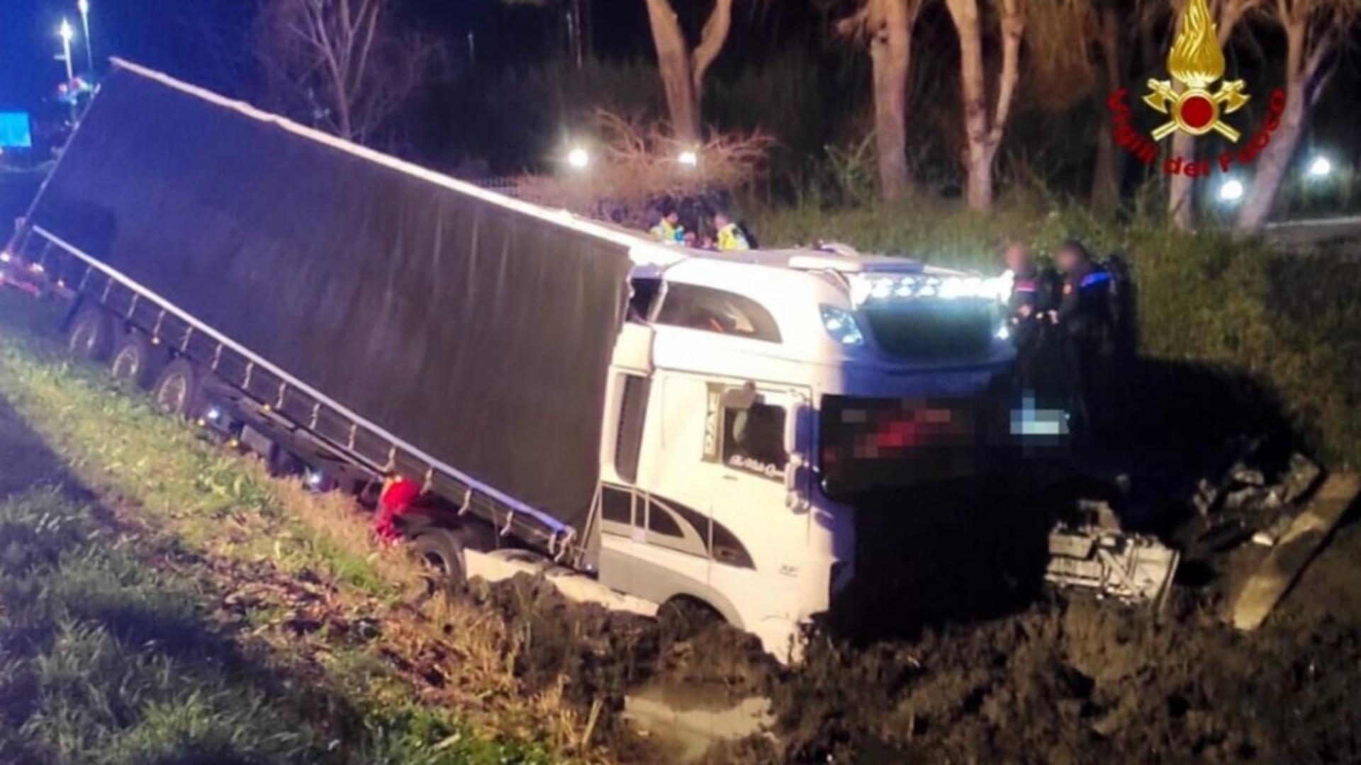 Șofer român de TIR, moarte cumplită pe un drum din Italia: străpuns de stâlpul unui indicator rutier