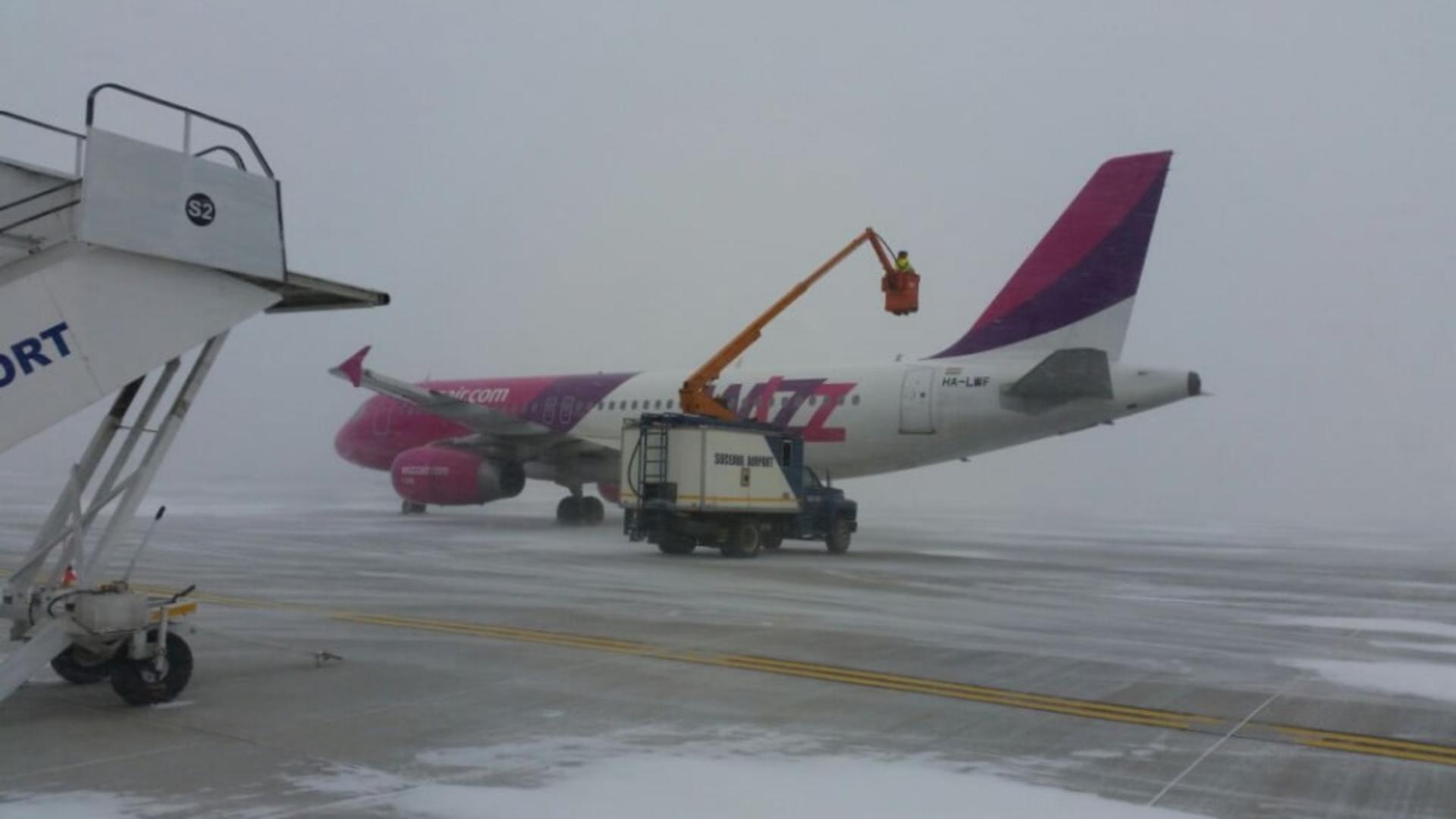 Două curse Wizz Air, deviate de la Iași la Suceava. Dereglări majore de trafic, din cauza vremii de iarnă