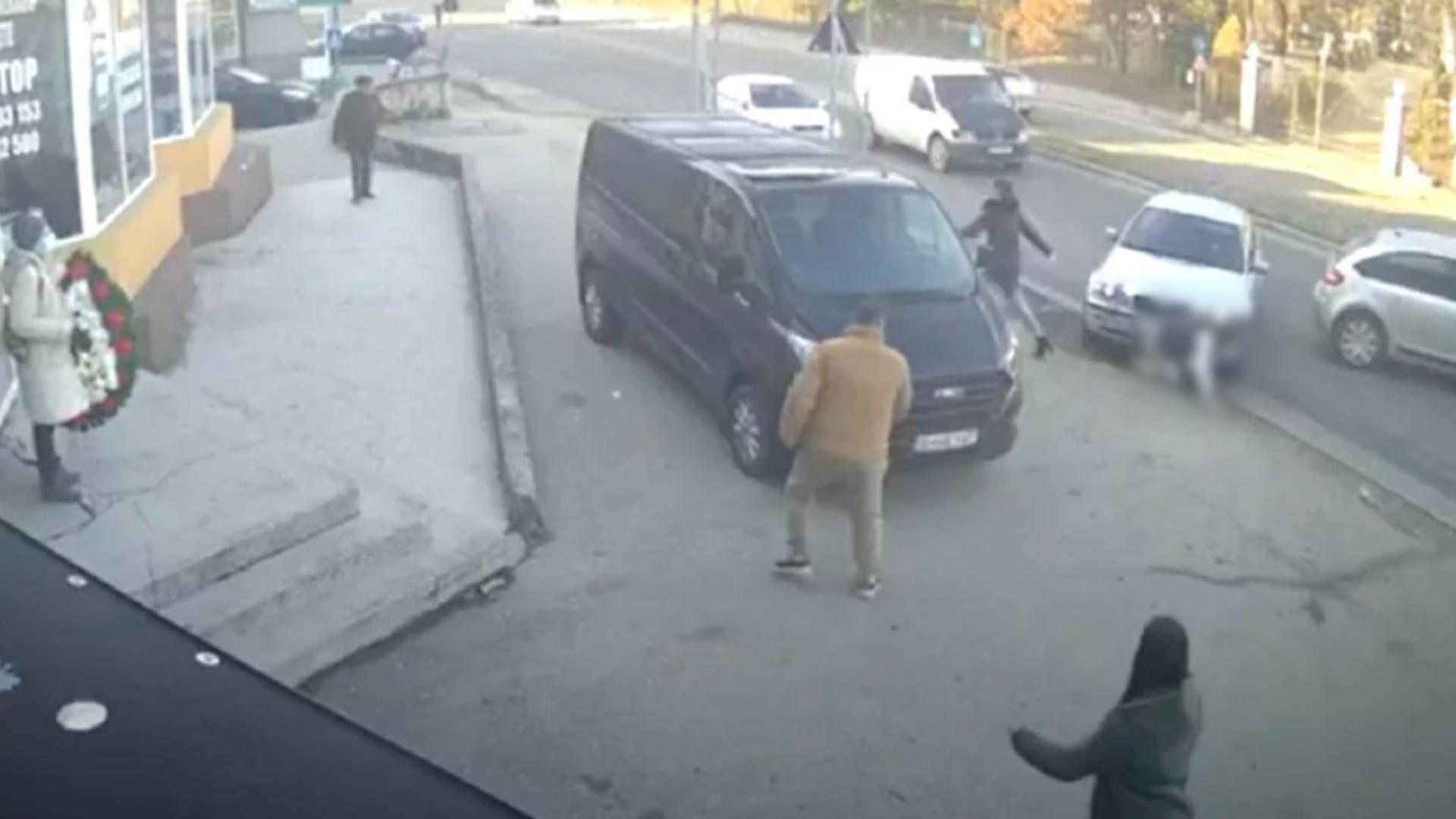 Bărbatul care și-a călcat rivalul cu mașina contestă arestul. Cum a explicat gestul șocant