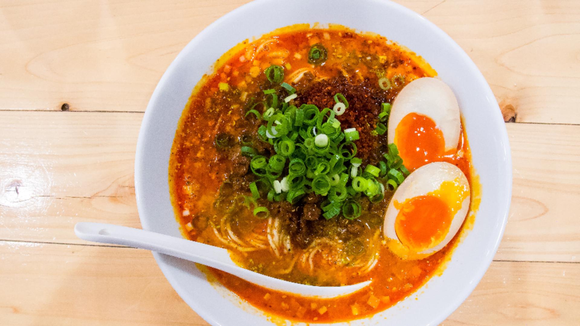 Tinerii o iubesc! Cum se prepară delicioasa supă japoneză Ramen: reţeta lui Adi Hădean
