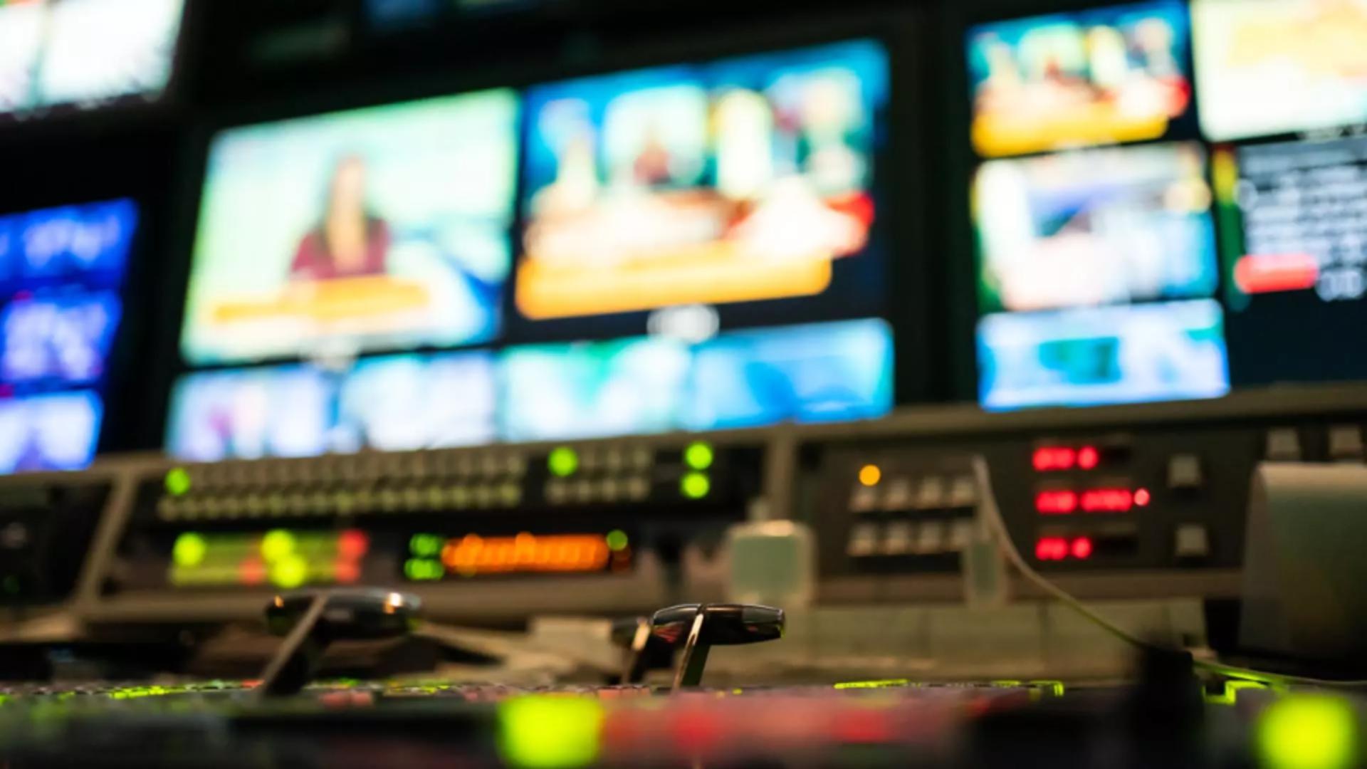 Realitatea PLUS, prima televiziune de știri din România, angajează REPORTERI. Un loc pentru tine, direct în lumina reflectoarelor!
