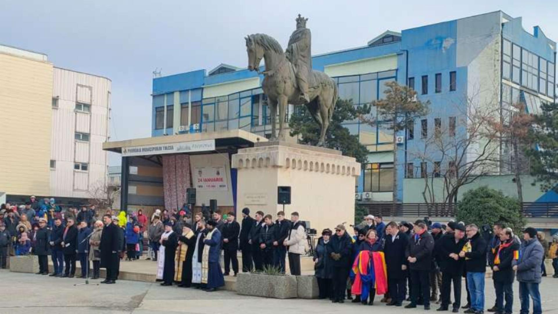 Huiduieli și controverse în timpul ceremoniei de Ziua Unirii Principatelor Române la Tulcea. Foto: Agerpres