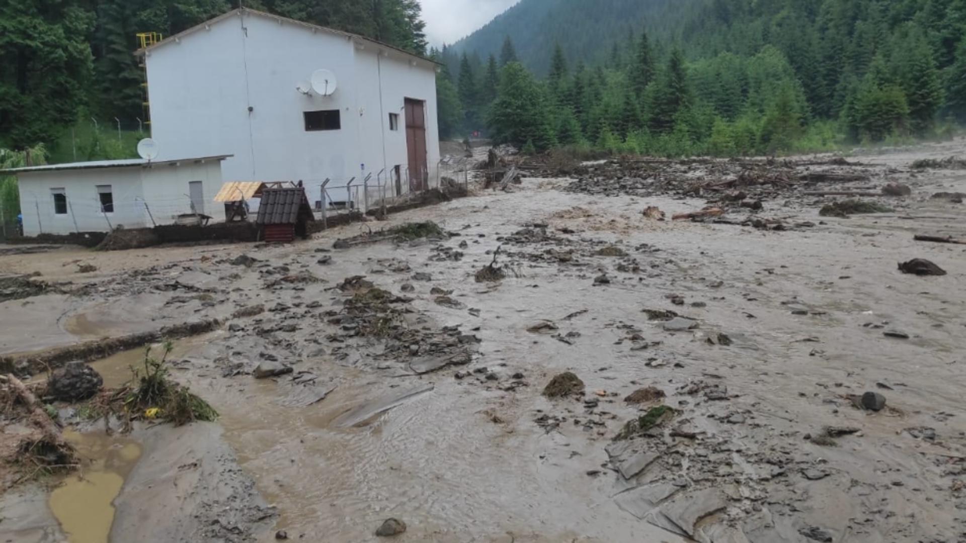 Pericol de inundații în țară. Au fost emise avertizări cod portocaliu și galben de viituri