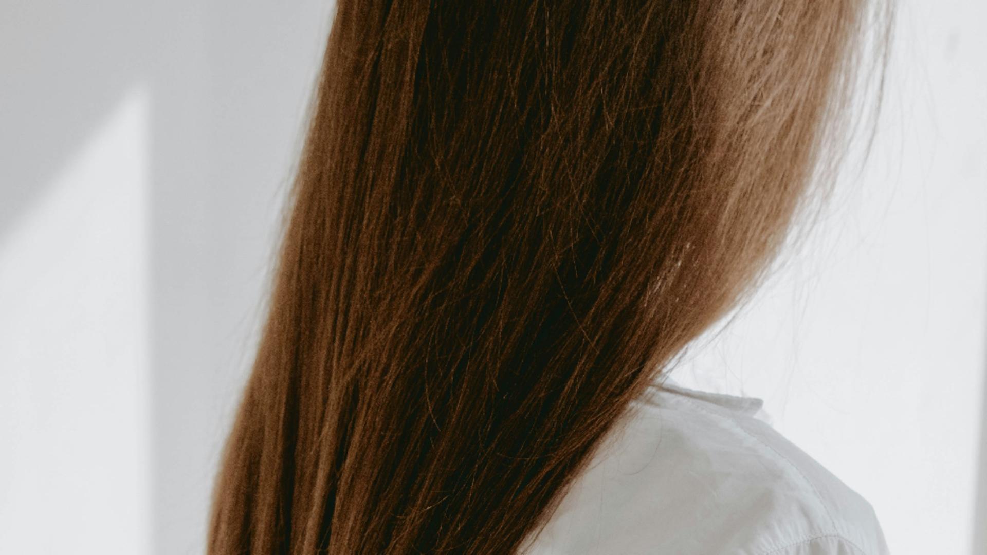 Ia-ți adio de la părul gras! 8 sfaturi care te vor ajuta să scapi de această problemă