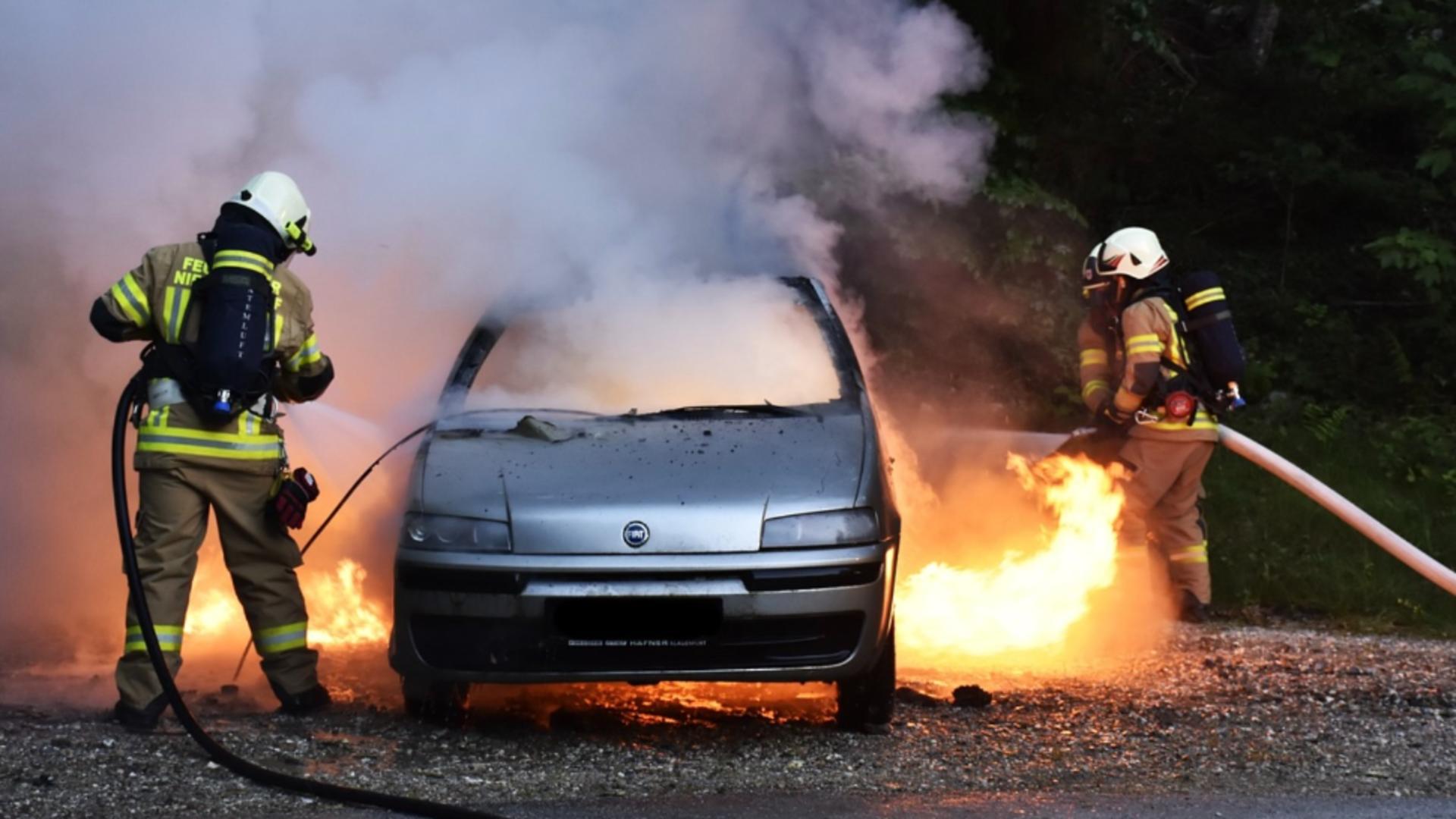 Mașina unui jurnalist român a luat foc în mers, în noaptea de Revelion / Foto: Arhivă