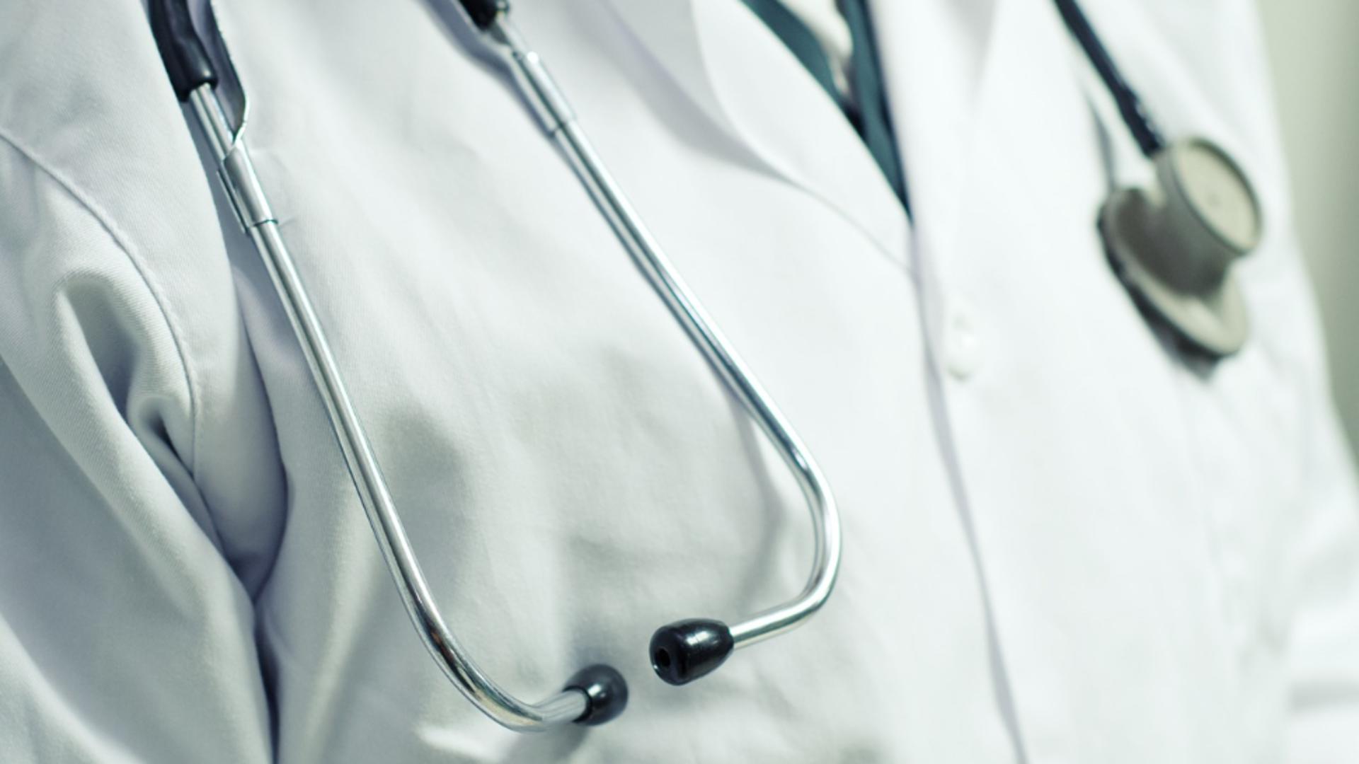  Medicii de familie şi medicii specialişti din ambulatorii refuză să mai semneze contracte cu CAS  