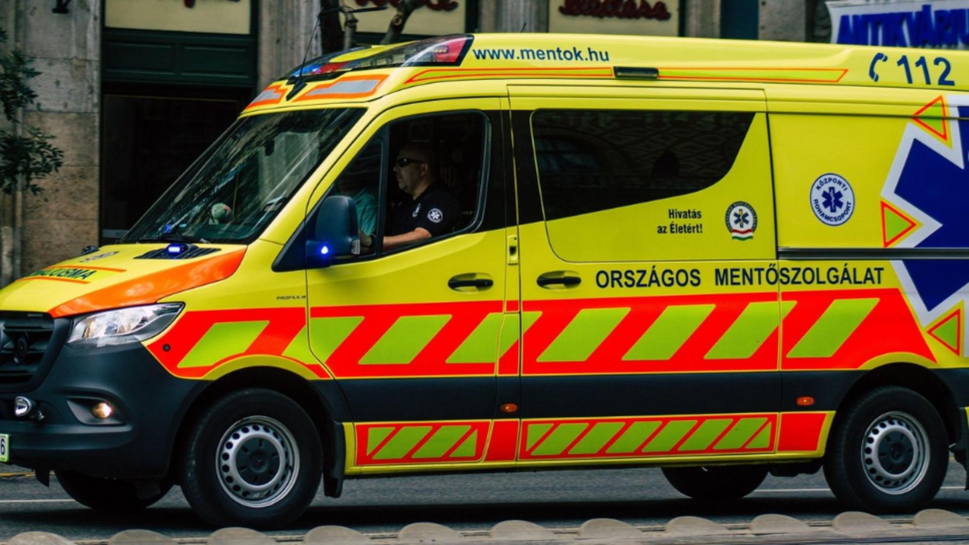Microbuz înmatriculat în România, implicat într-un accident grav în Ungaria. Două persoane, în stare critică