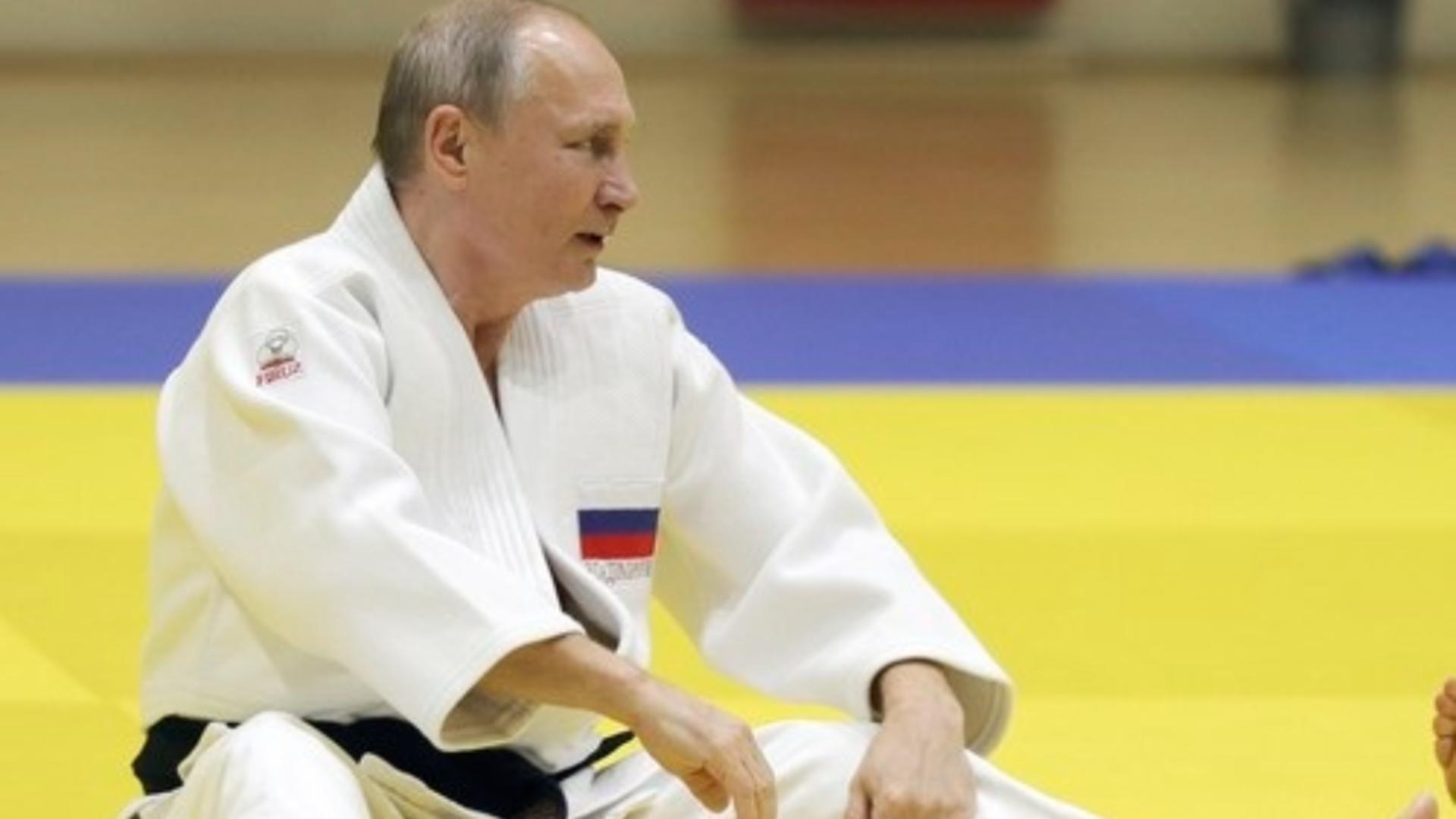 Vladimir putin pe salteaua de judo. Foto: Profimedia