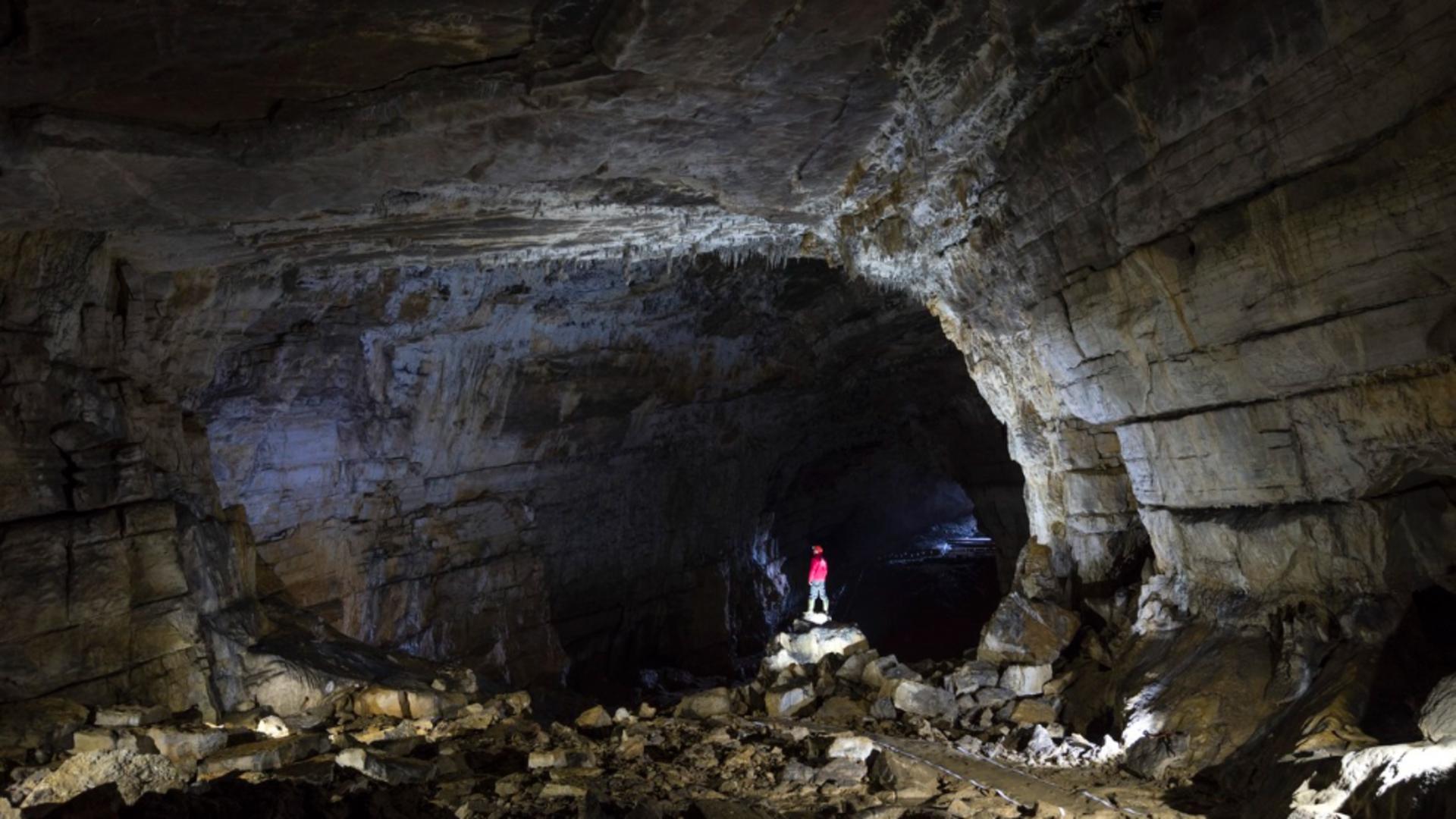 5 persoane, blocate într-o peșteră din Slovenia de sâmbătă, din cauza ploilor abundente – Ce plan au autoritățile pentru salvarea lor