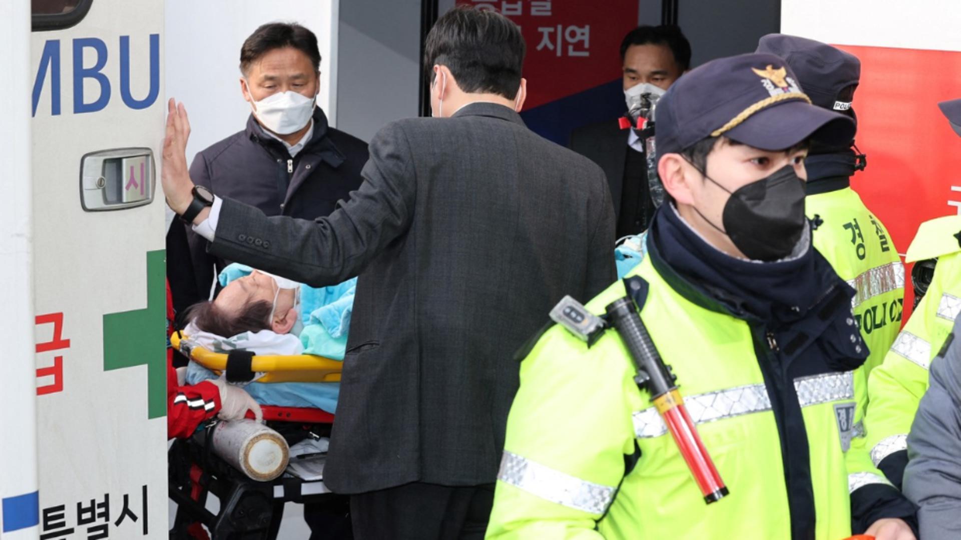 Liderul opoziţiei sud-coreene, înjunghiat în gât în timpul unei întâlniri cu presa, în Busan! Politicianul, în centrul unui scandal uriaș de corupție de mai mulți ani