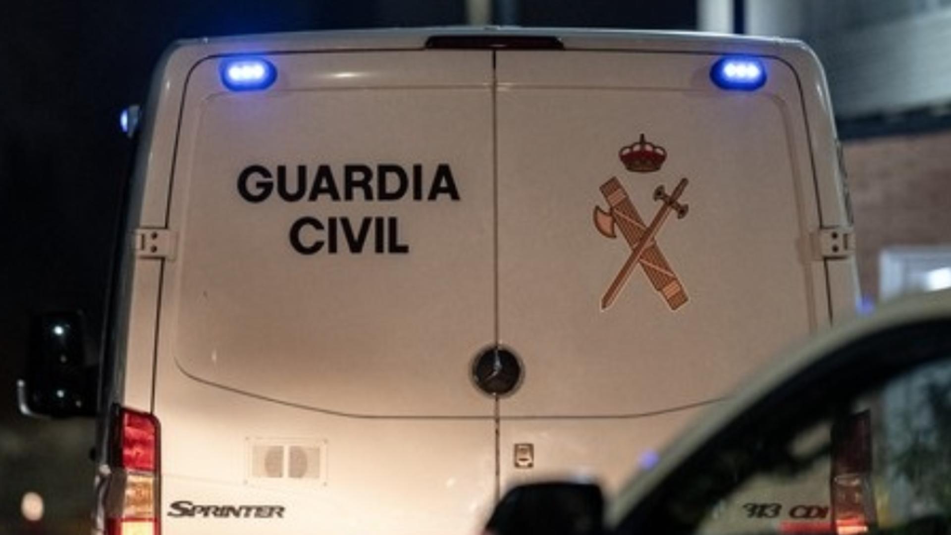 Un grup de români a fost arestat de Guardia Civil după o încercare de „vânzare“ a unui microbuz. Foto: Profimedia