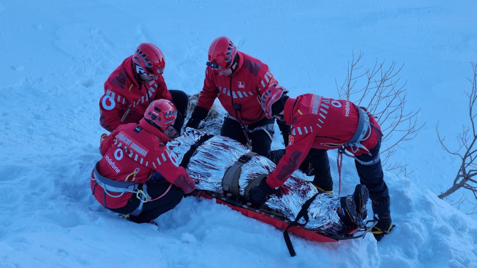 Val de accidente pe pârtiile de schi. Un adolescent a fost transportat cu elicopterul SMURD, de la Muntele Mic