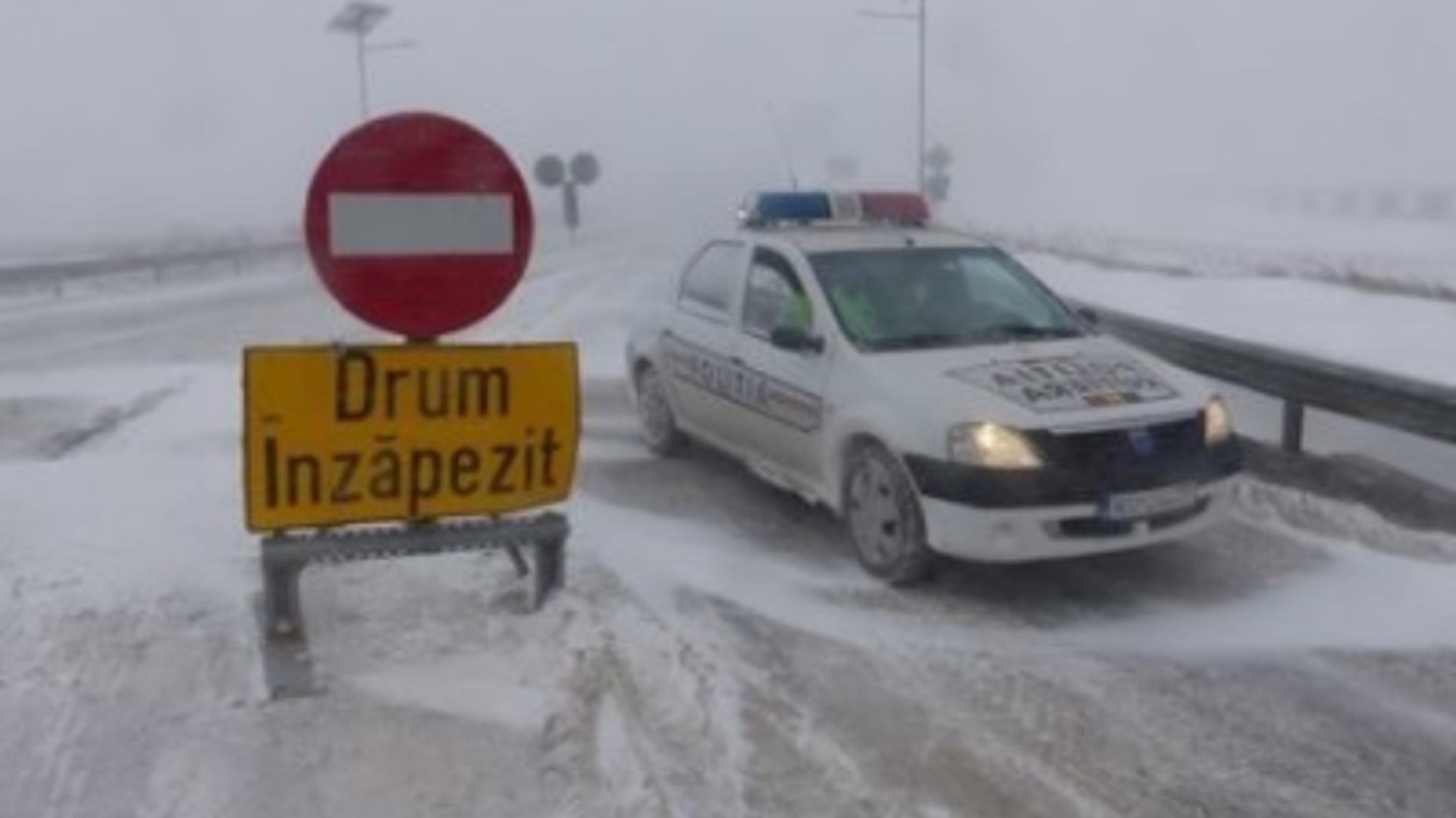 Haos în județul Iași. Localități blocate de zăpadă și visol. Școlile au trecut la cursuri online