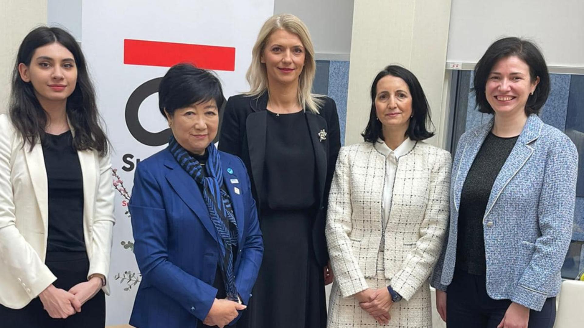 Alina Gorghiu s-a întâlnit cu guvernatoarea Prefecturii Tokyo. Foto: Facebook