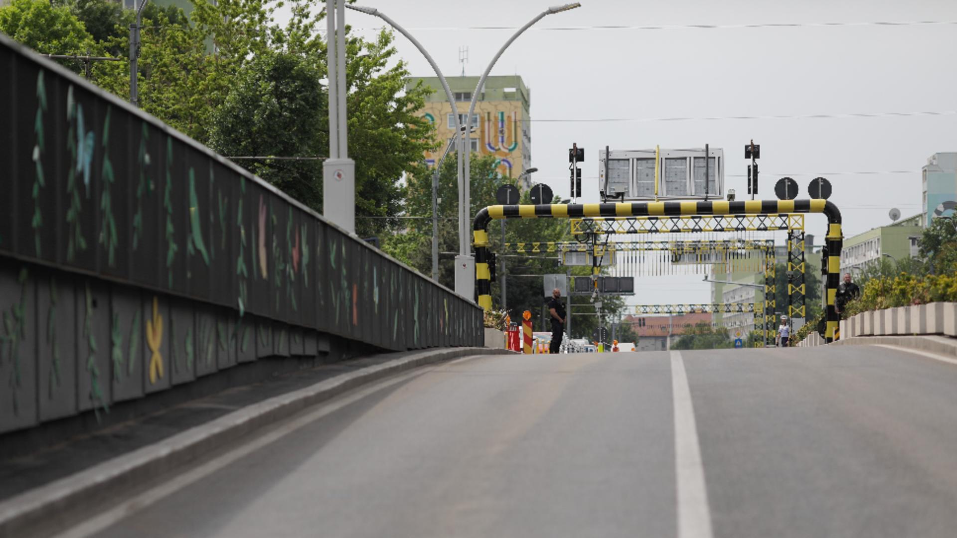 Un motociclist a intrat în peretele Pasajului Unirii din București: Două persoane au fost rănite. Traficul a fost restricționat