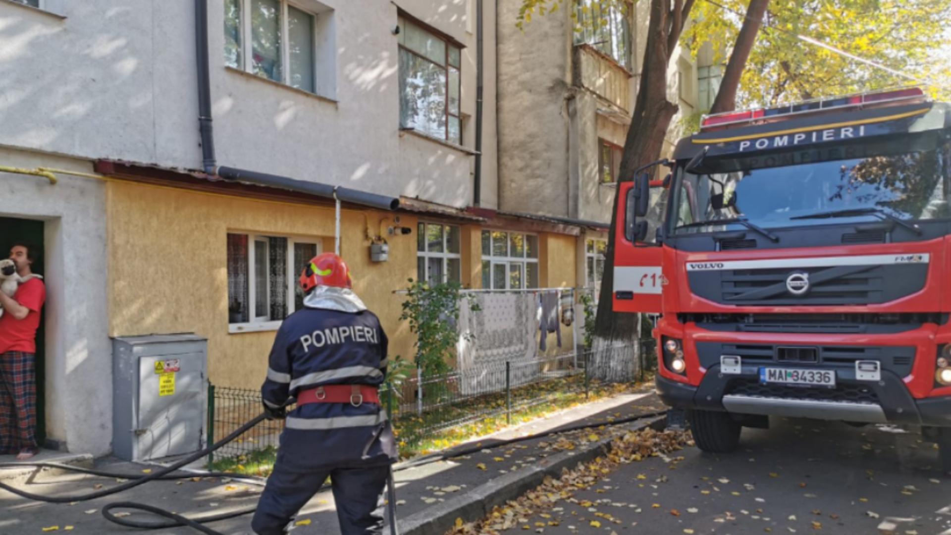 Incendiu într-un apartament de la etajul 5 al unui bloc din Constanța/ Captură foto Replica Online