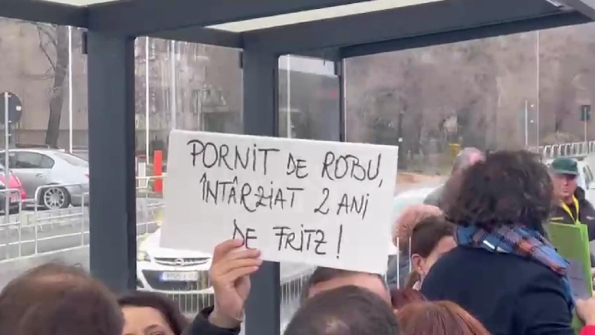Inaugurare cu circ la Timișoara. Primarul Dominic Fritz s-a ascuns în spatele copiilor și a fost păzit de Poliția Locală 