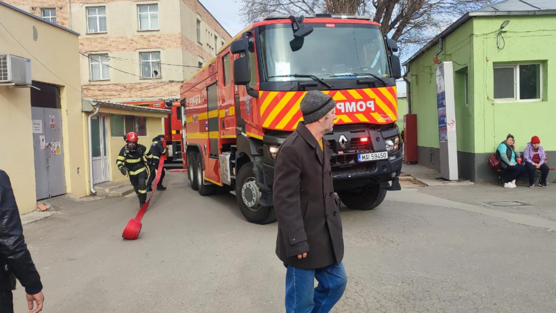 Pompierii au ajuns în scurt timp la intervenție (foto: Sansanews.ro) 
