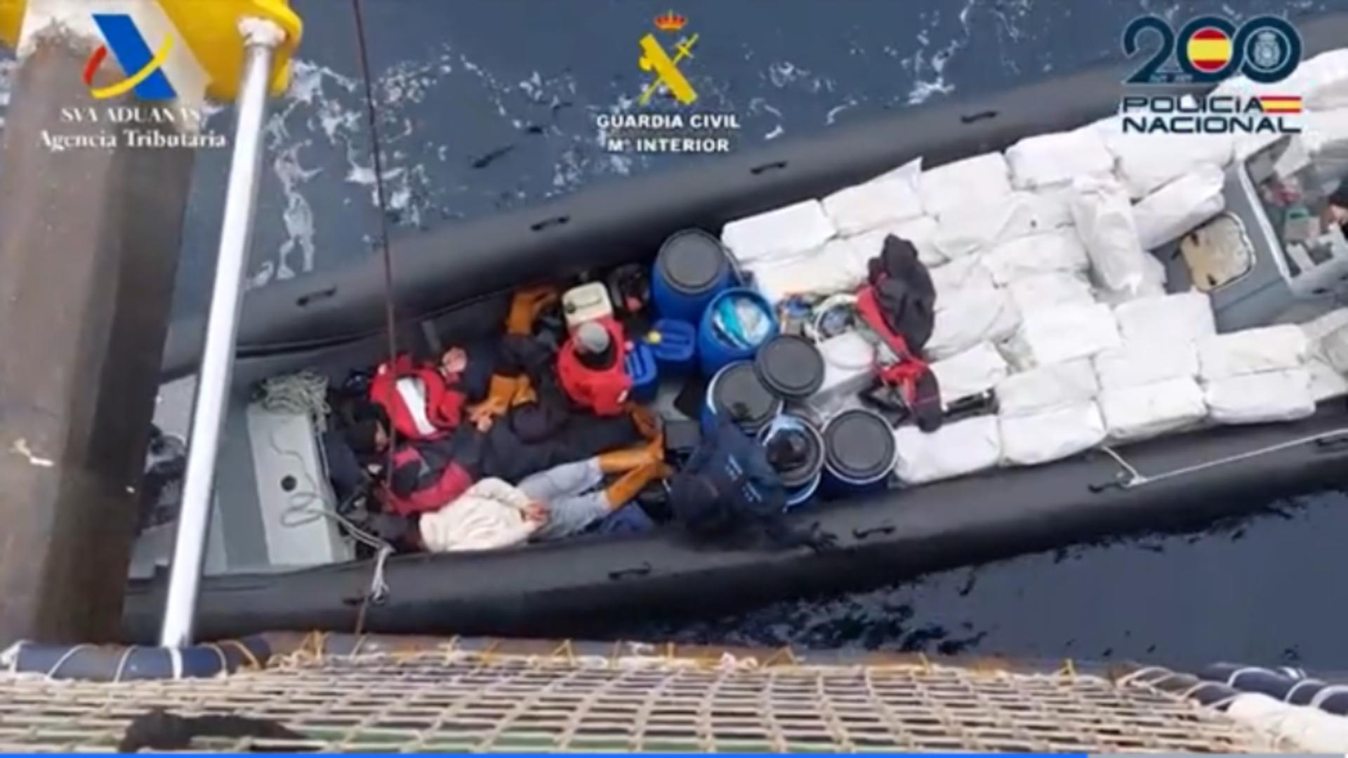 Un român și un moldovean au fost prinși cu patru tone de cocaină în barcă. Foto: larazon.es