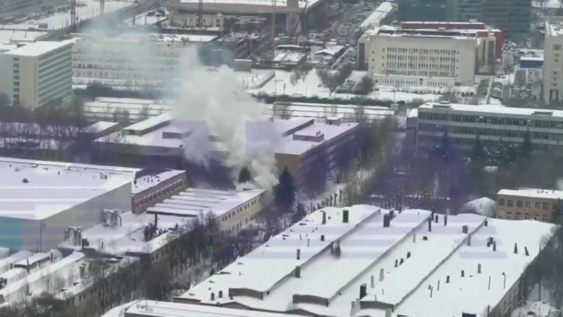 Incendiu la fabrica MIG din Moscova, mobilizare masivă a pompierilor – VIDEO