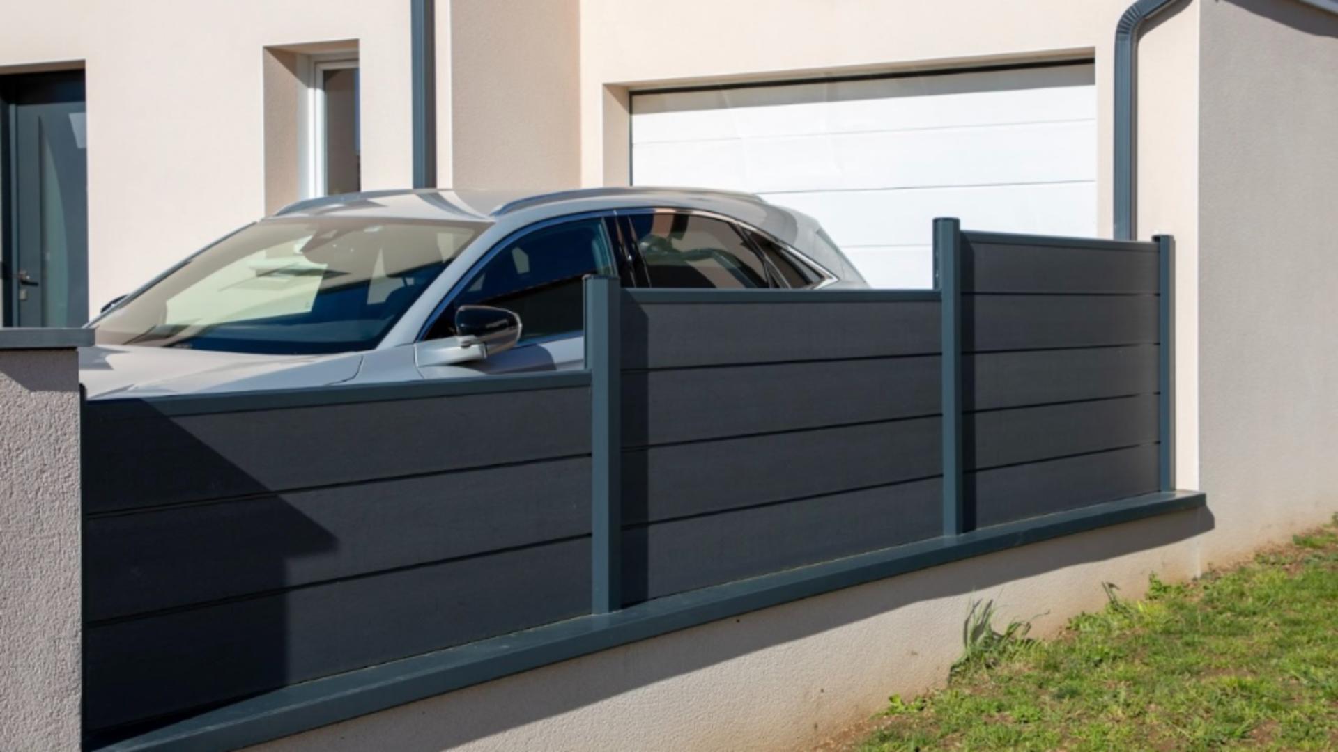  Avantajele șipcilor metalice pentru garduri