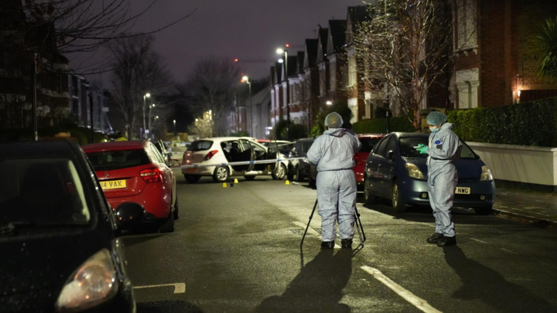 Poliția londoneză spune că este vorba despre o substanţă corozivă. Foto/Profimedia