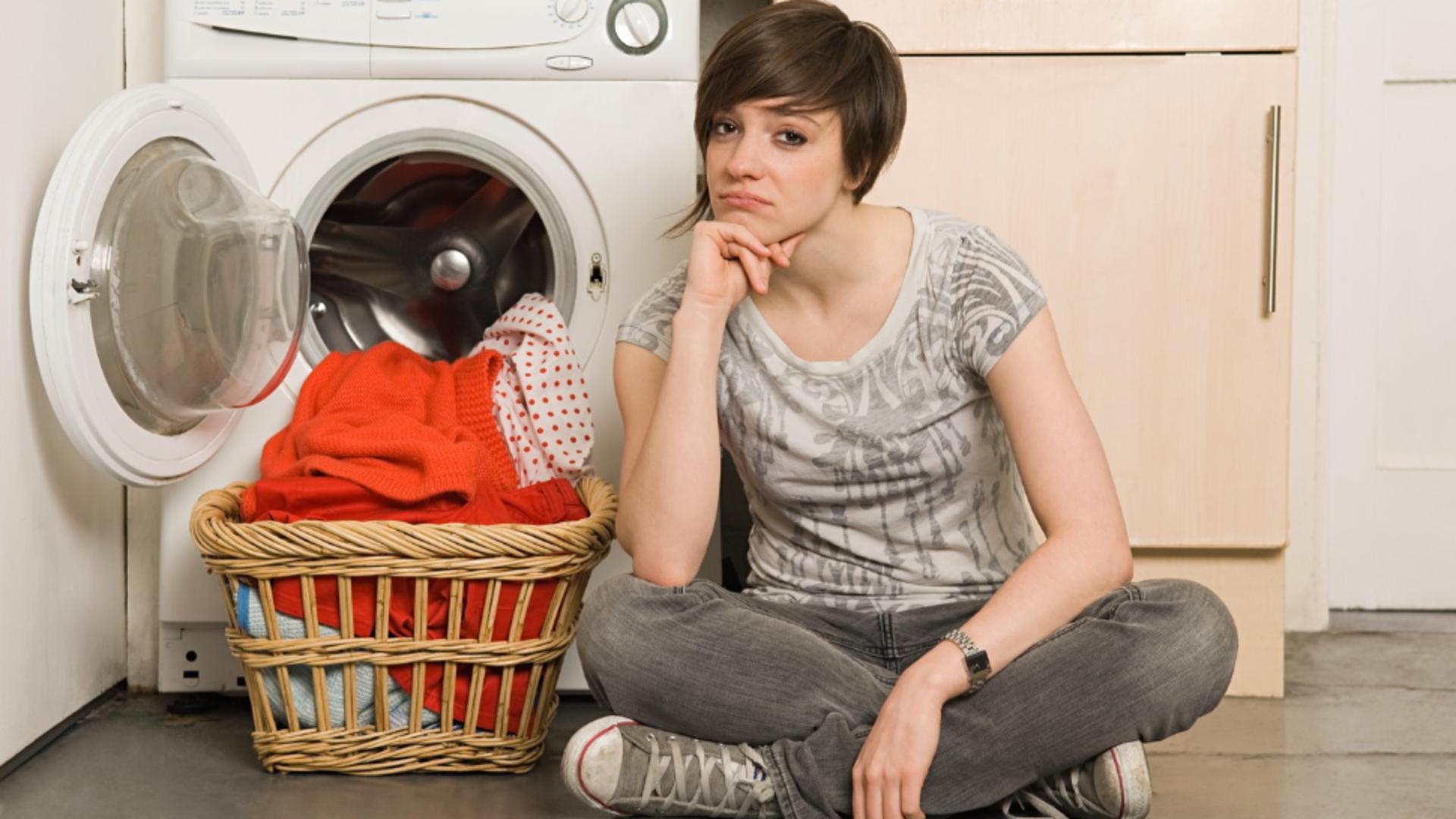 Care sunt cele cinci erori ce îți strică maşina de spălat rufe