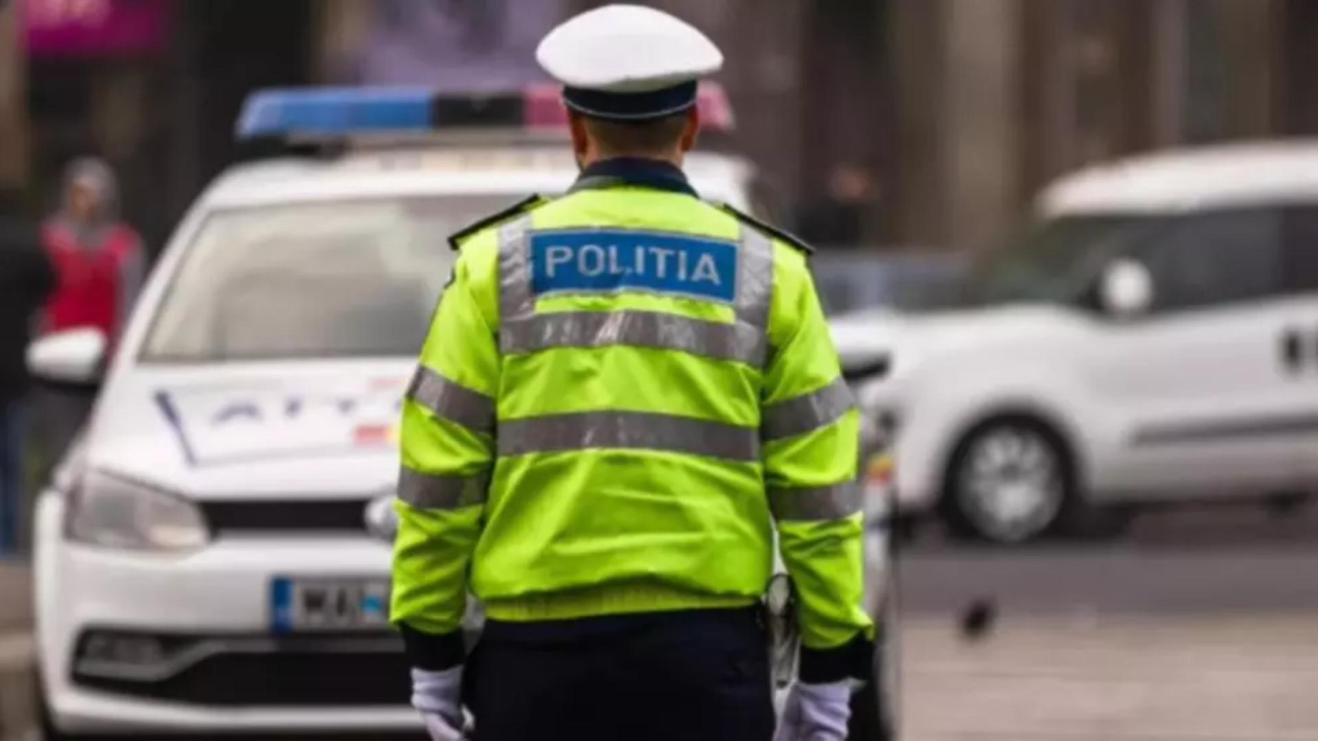 Tată şi fiu, reţinuţi după ce au vrut să mituiască doi poliţişti cu 600 de euro