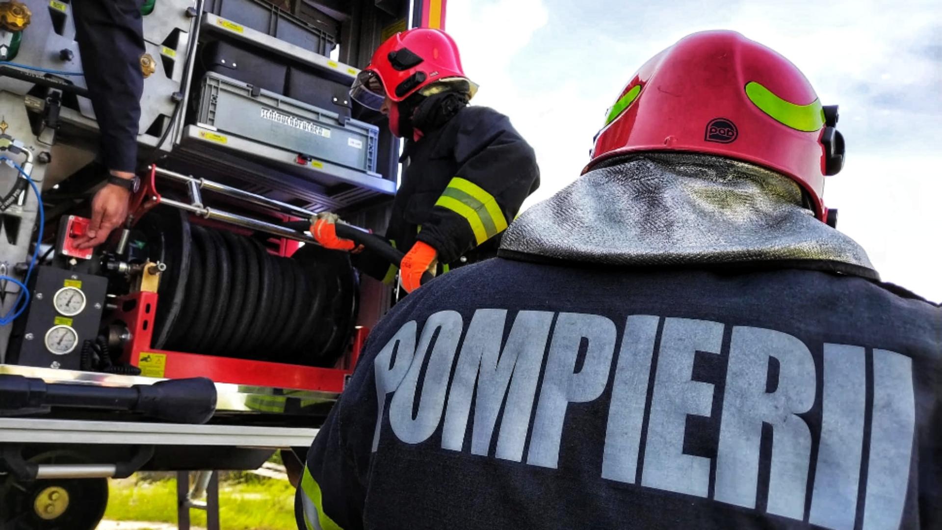 Pompierii nu au mai putut face nimic pentru a-l salva pe muncitorul în vârstă de 50 de ani