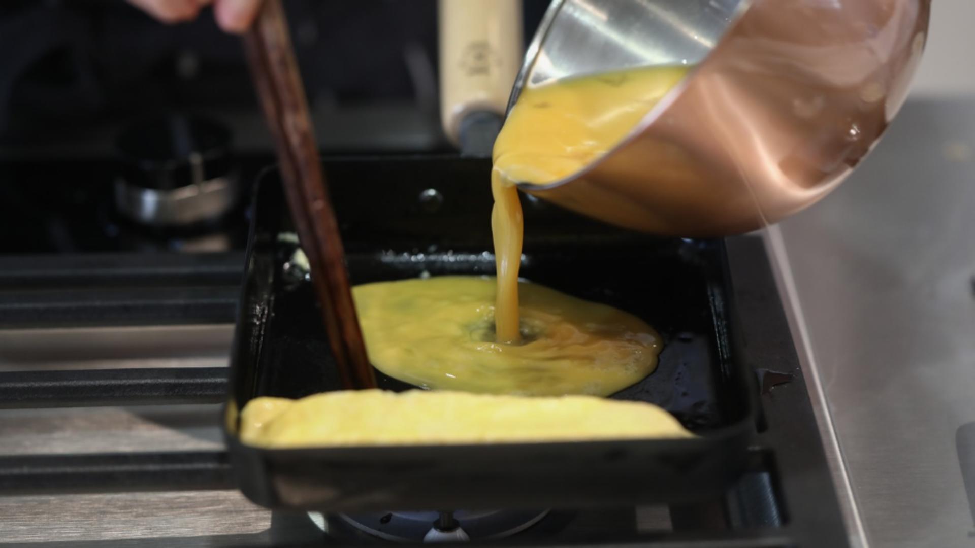 Omletă japoneză în straturi. De ce este tamagoyaki atât de populară în întreaga lume?