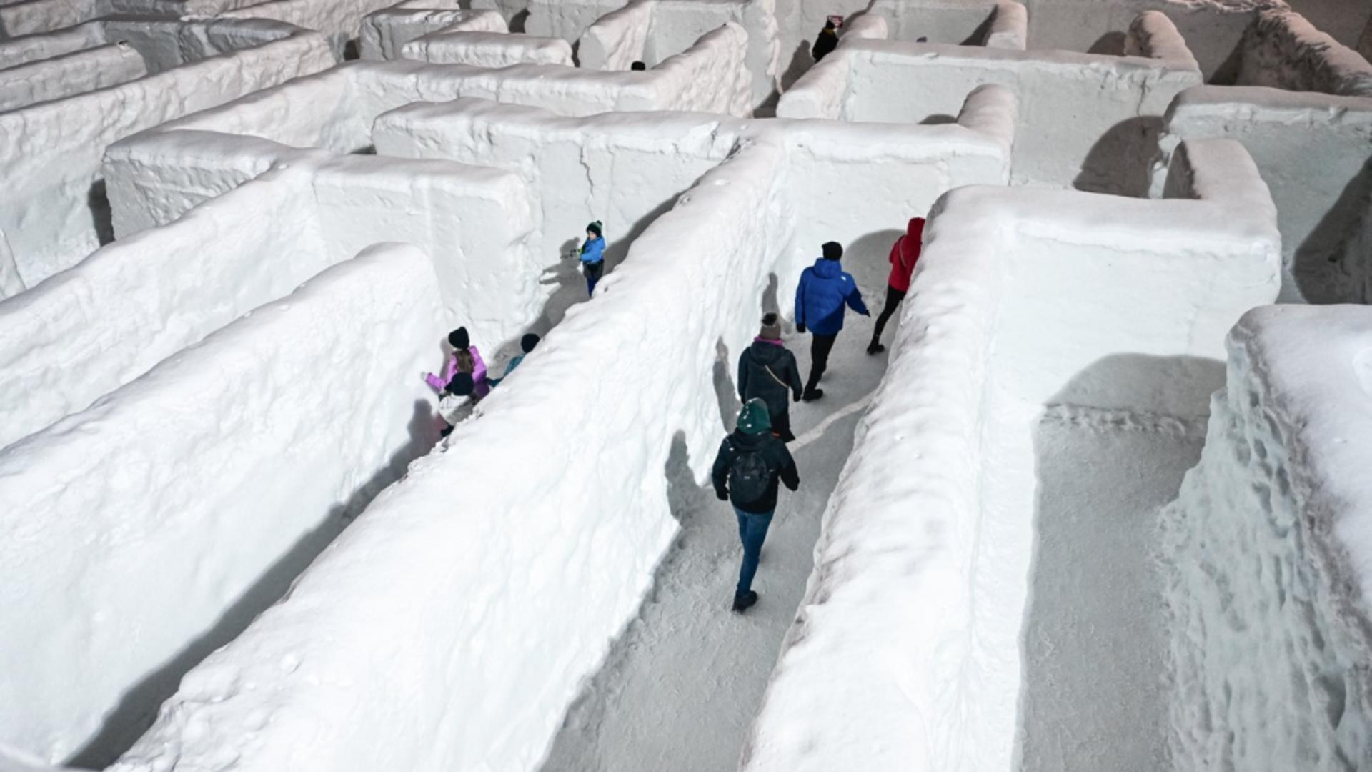 Labirint de gheață în Polonia (ianuarie 2024 - Profimedia)