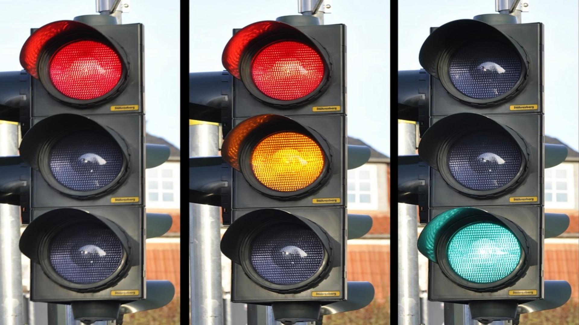 De ce au fost alese culorile roșu, galben și verde pentru semafor. Există o explicație științifică