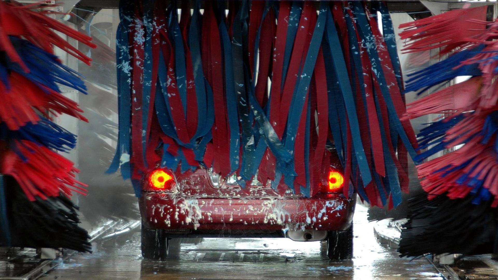Suma uriașă pe care o aruncă pe Apa Sâmbetei CJ Vaslui pentru spălarea mașinilor