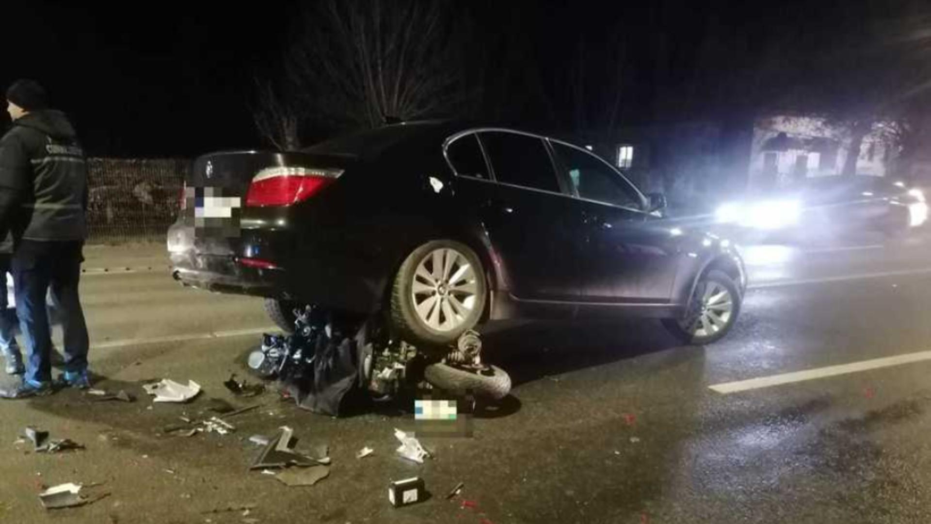 Accident grav la Cluj: Două autoturisme s-au ciocnit, una dintre mașini a trecut peste o motocicletă