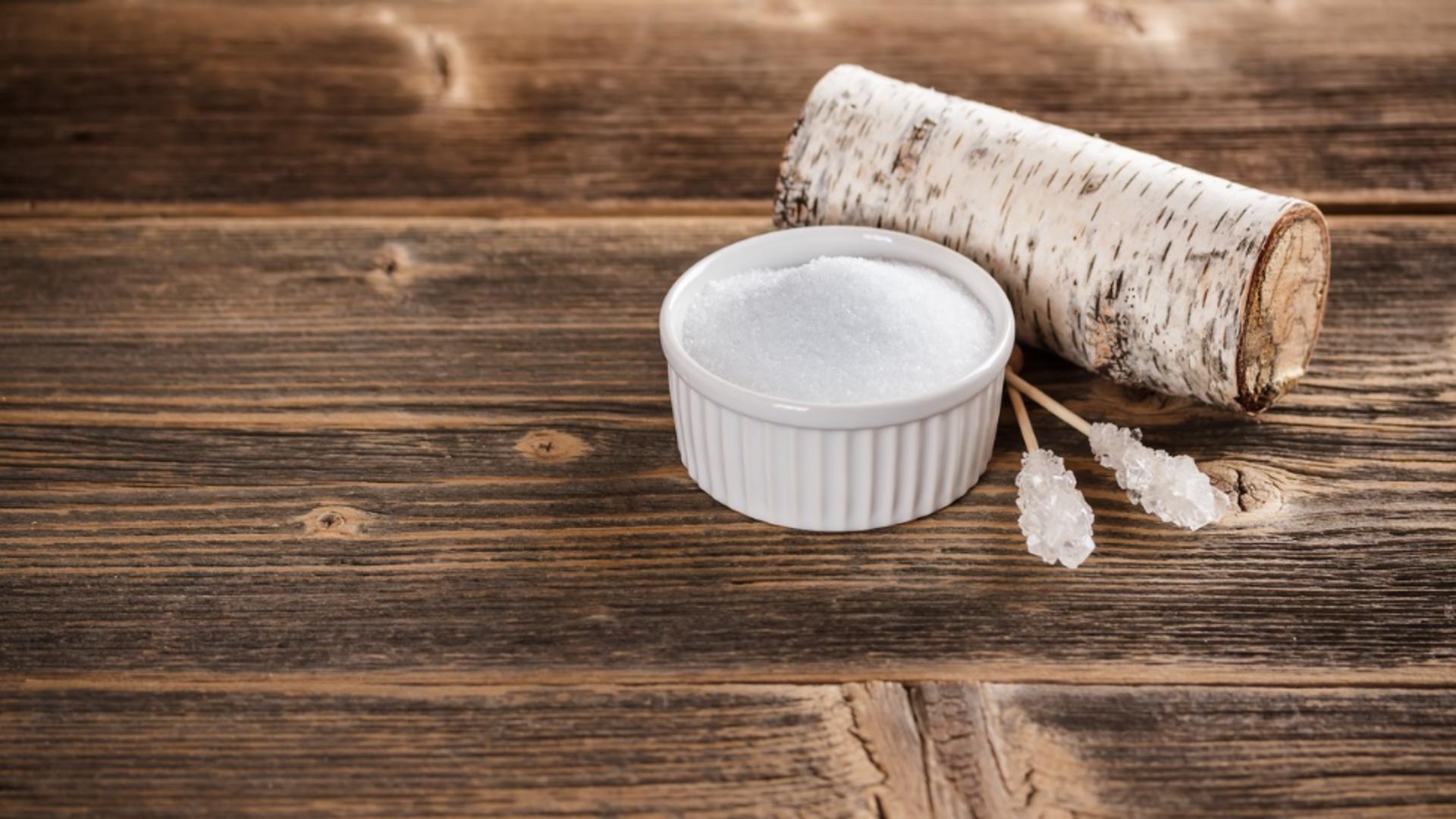Ce este „zahărul de mesteacăn” – înlocuitorul zahărului clasic, pe care toți îl consumăm