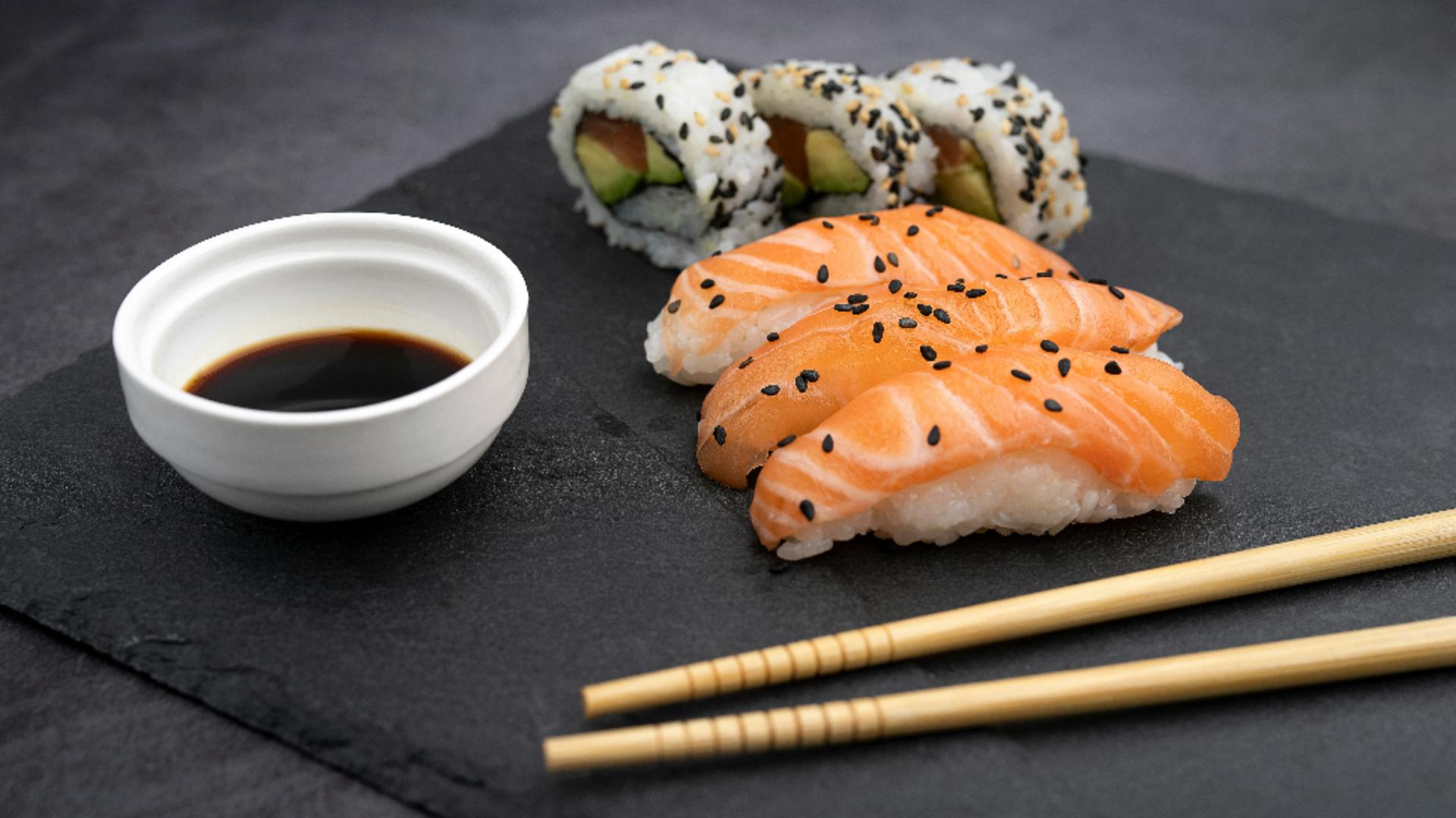 Festin culinar de 1 Martie, chiar la tine acasă! Cum prepari cel mai delicios sushi pe care l-ai mâncat vreodată: rețeta, pas cu pas