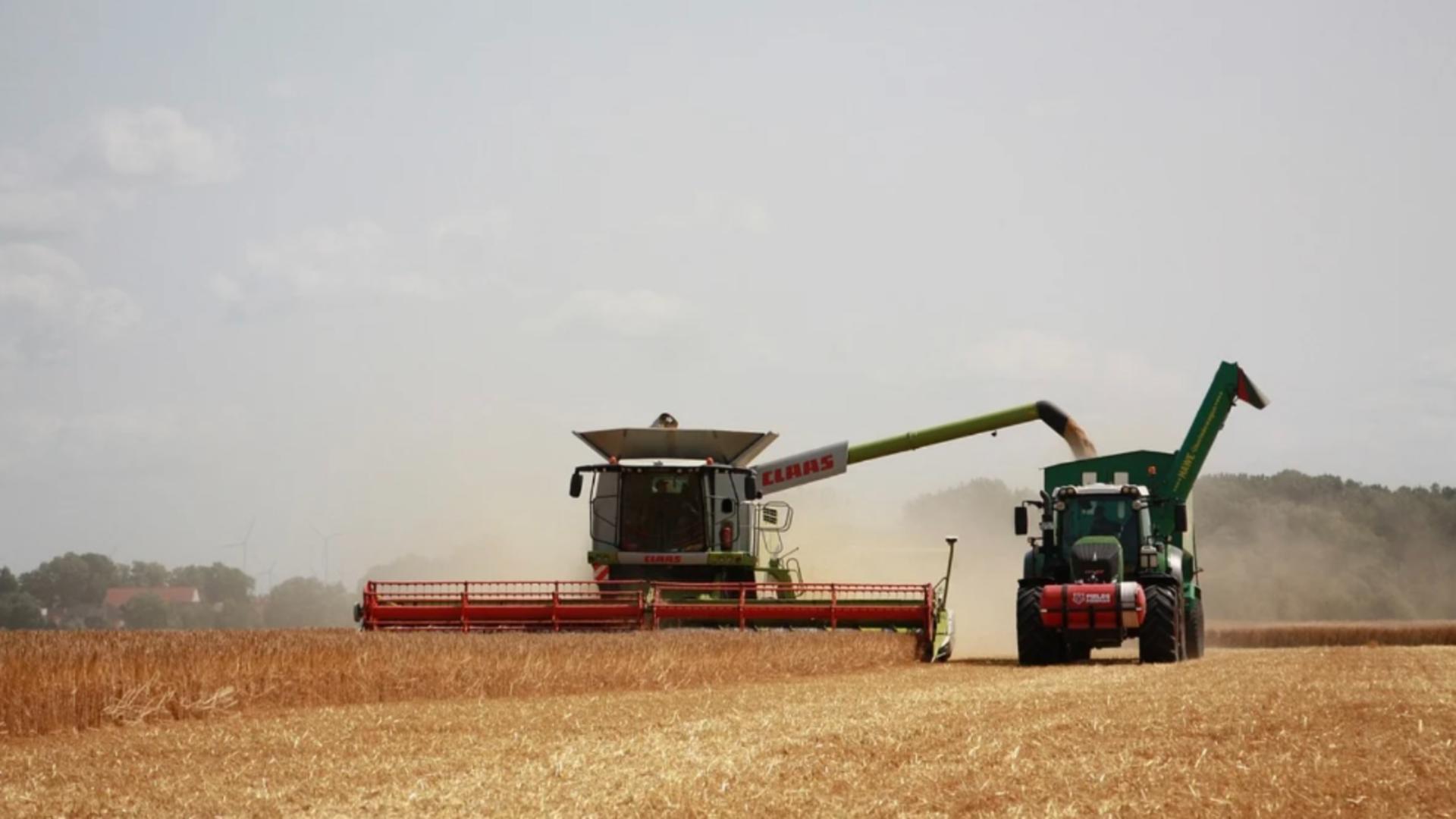 Fermierii români ar putea primi subvenții cu 30% mai mari decât în prezent. Anunţul a fost făcut de comisarul european pentru Agricultură