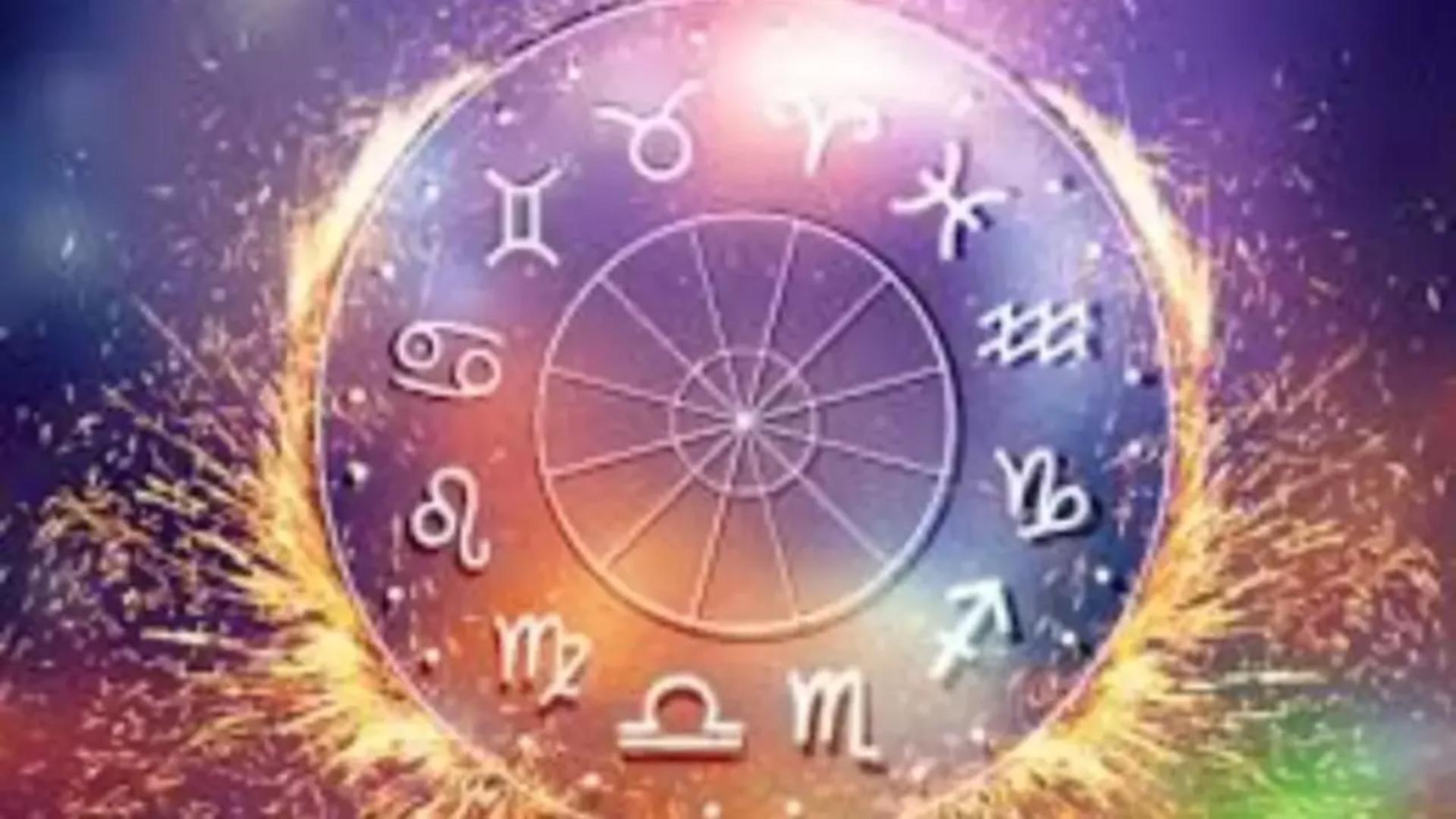 Horoscopul weekendului 23-24 martie: două zodii au mari șanse să dea lovitura în dragoste