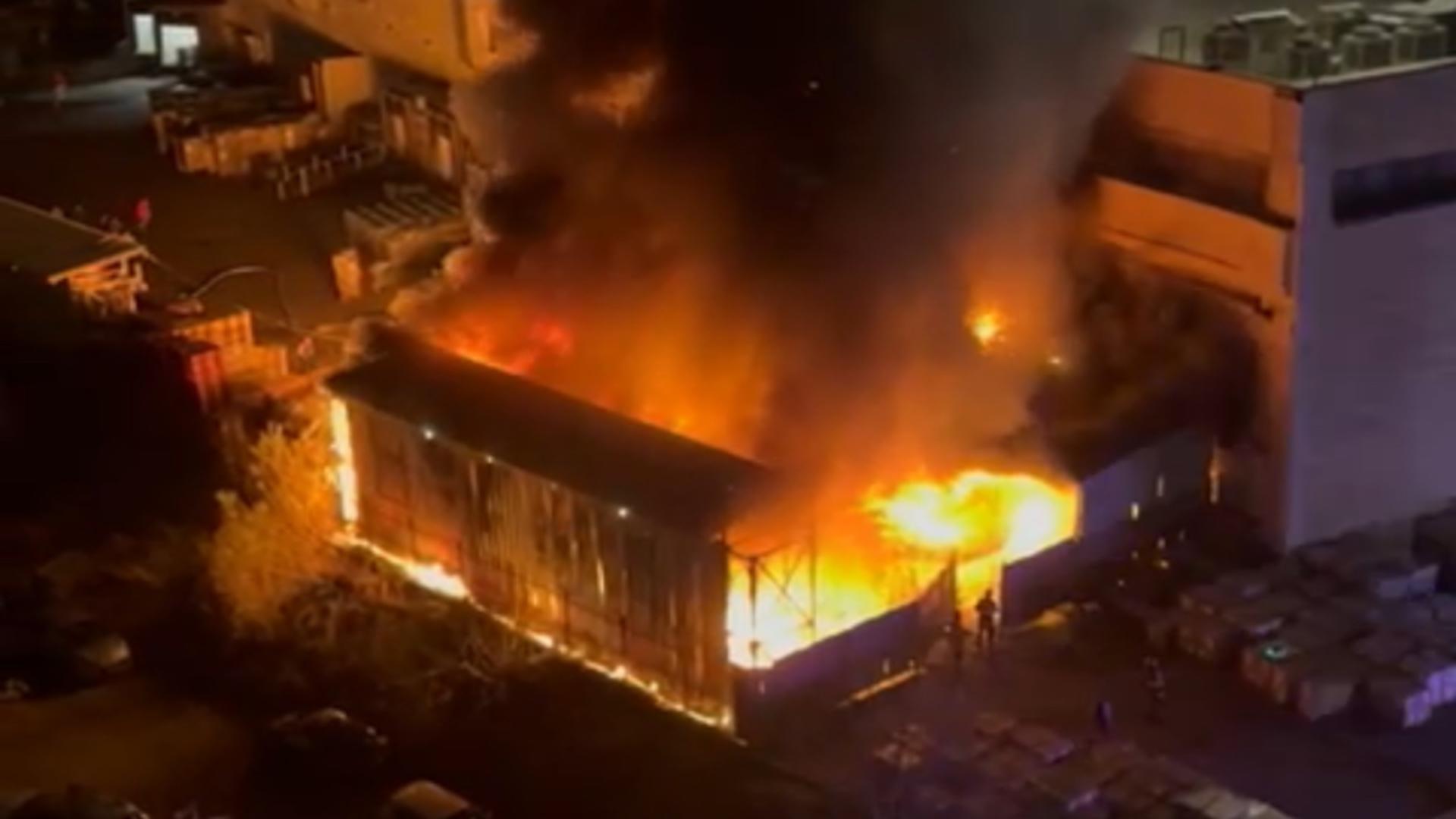 Părinții adolescenților care au incendiat cu petarde depozitul de lângă Iulius Mall Cluj, buni de plată