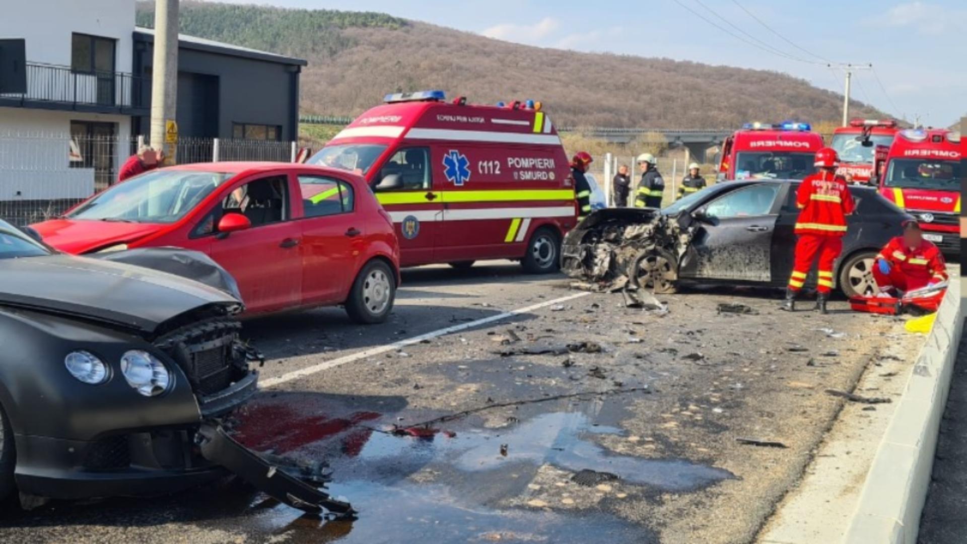 Accident grav pe un drum din Cluj. 7 persoane au ajuns la spital FOTO