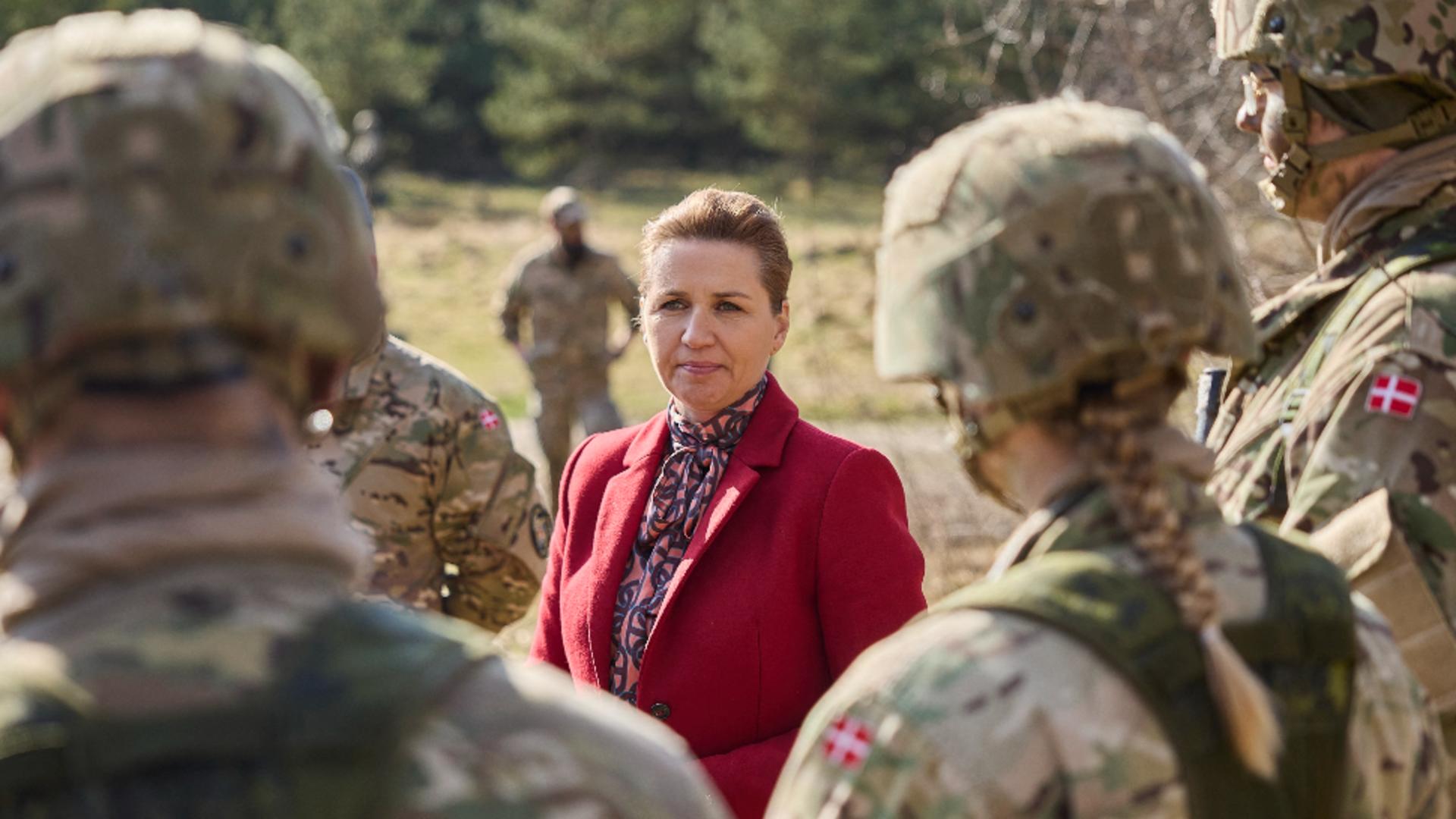 Mette Frederiksen, premierul Danemarcei, anunță recrutarea femeilor în armată. Foto/Profimedia