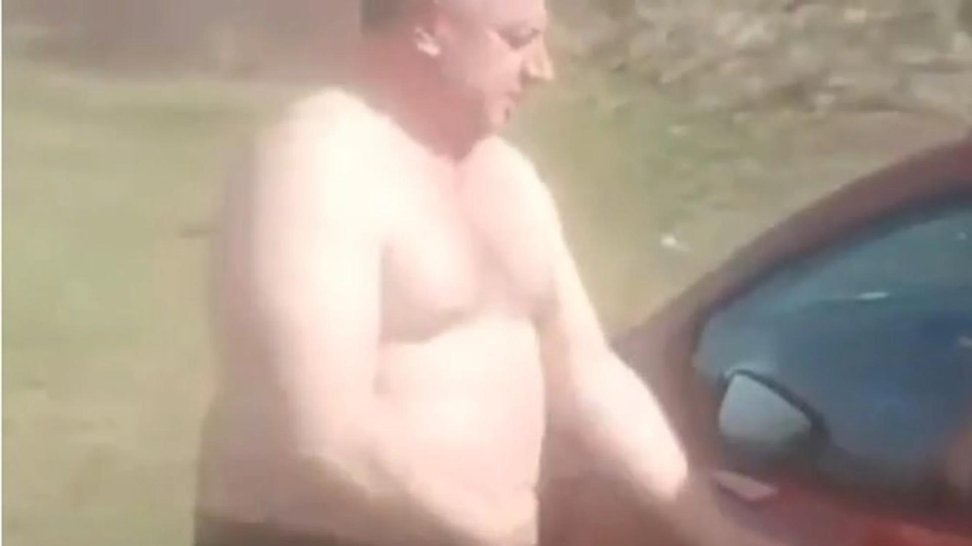 Un primar a fost filmat în timp ce făcea sex cu contabila instituției în mașina primăriei, pe un câmp