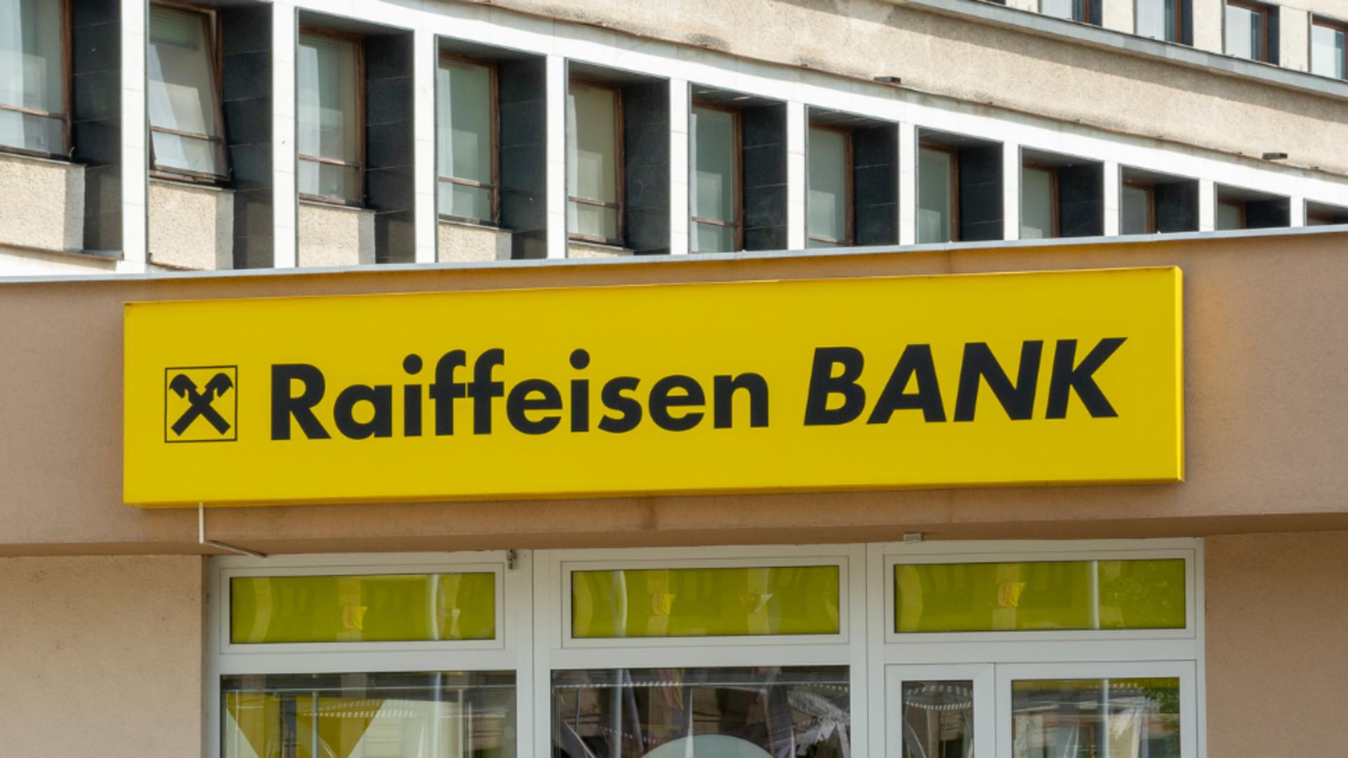Cum pot clienții Raiffeisen Bank să își recupereze sumele calculate greșit pentru dobânzi. Foto: Profimedia