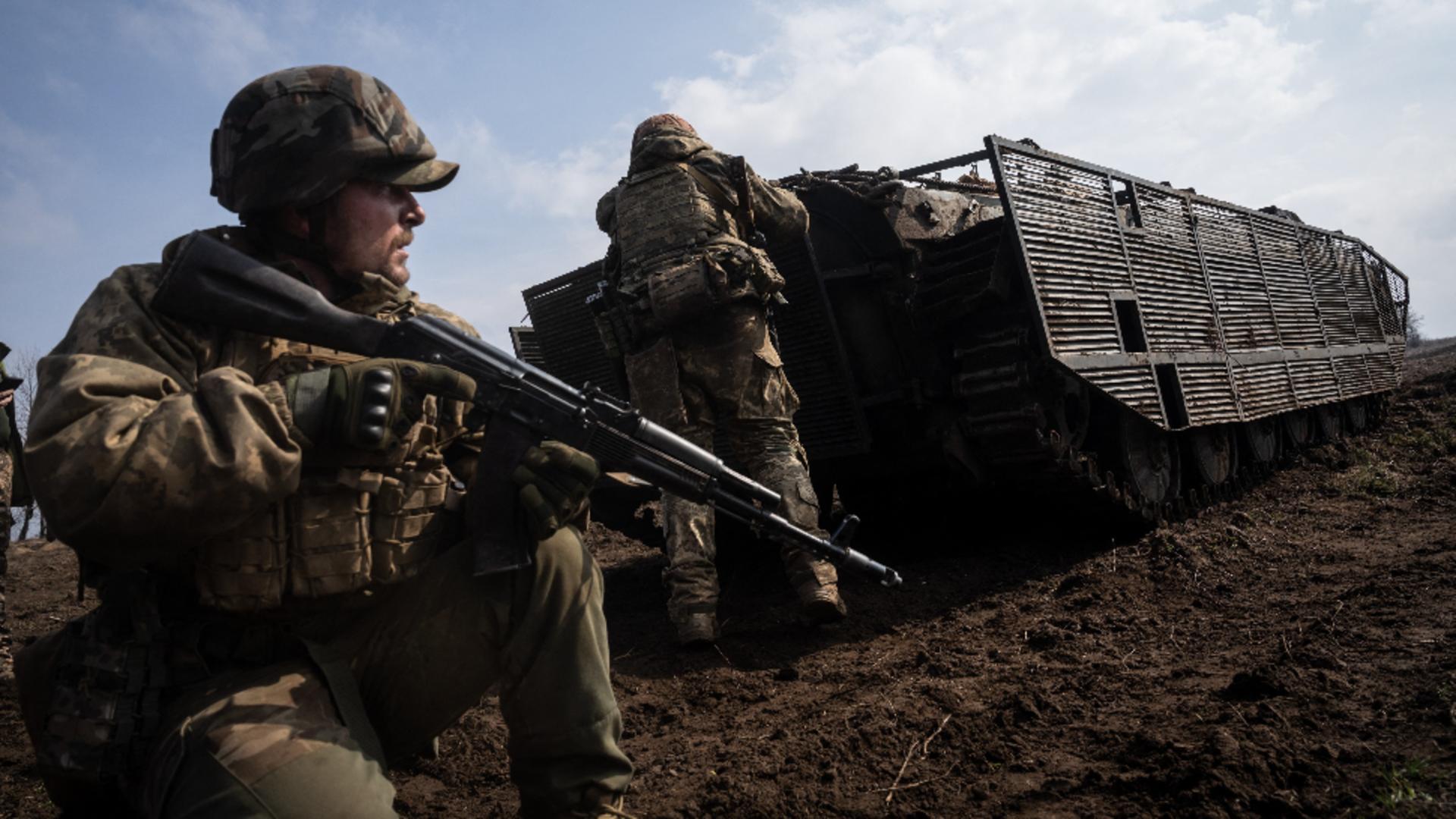 Furie în Ucraina. Militarii veterani nu vor mai putea părăsi armata