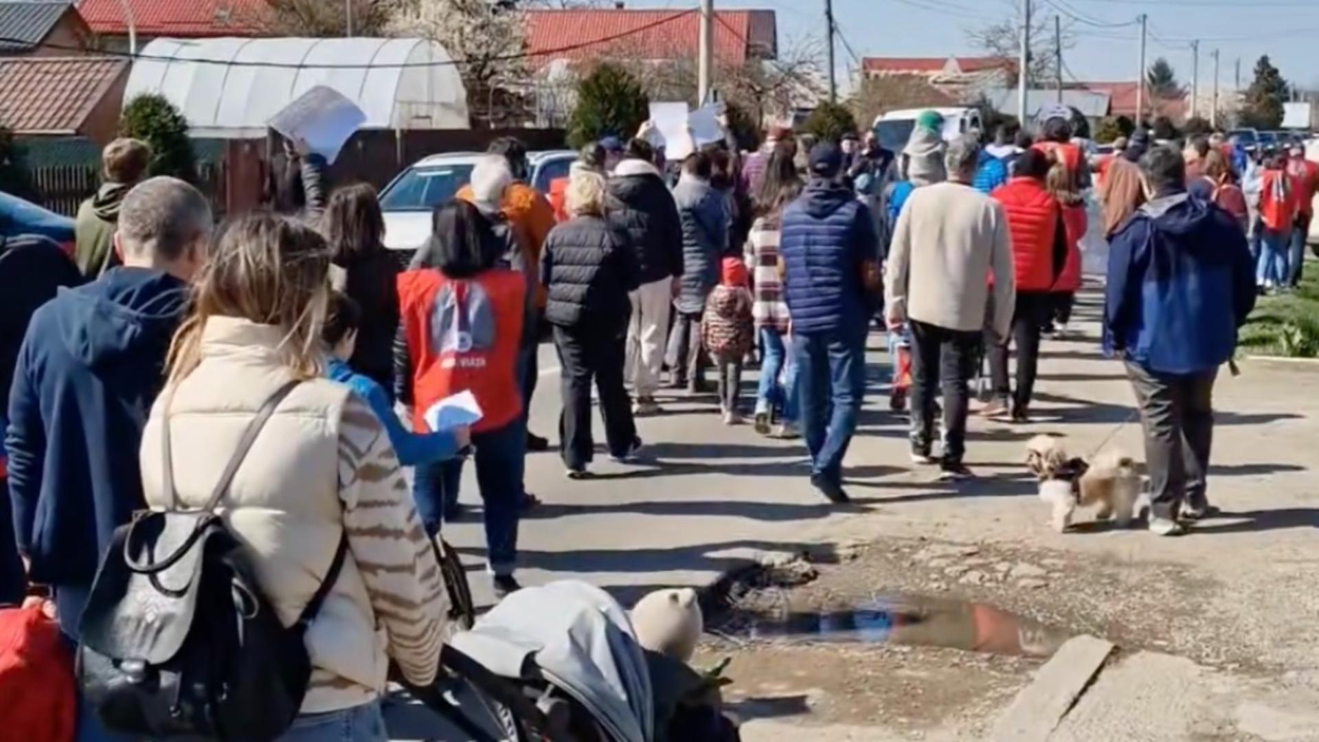 Protest uriaș în Corbeanca. Revoltă în “cartierul bogaților” din cauza poluării – VIDEO