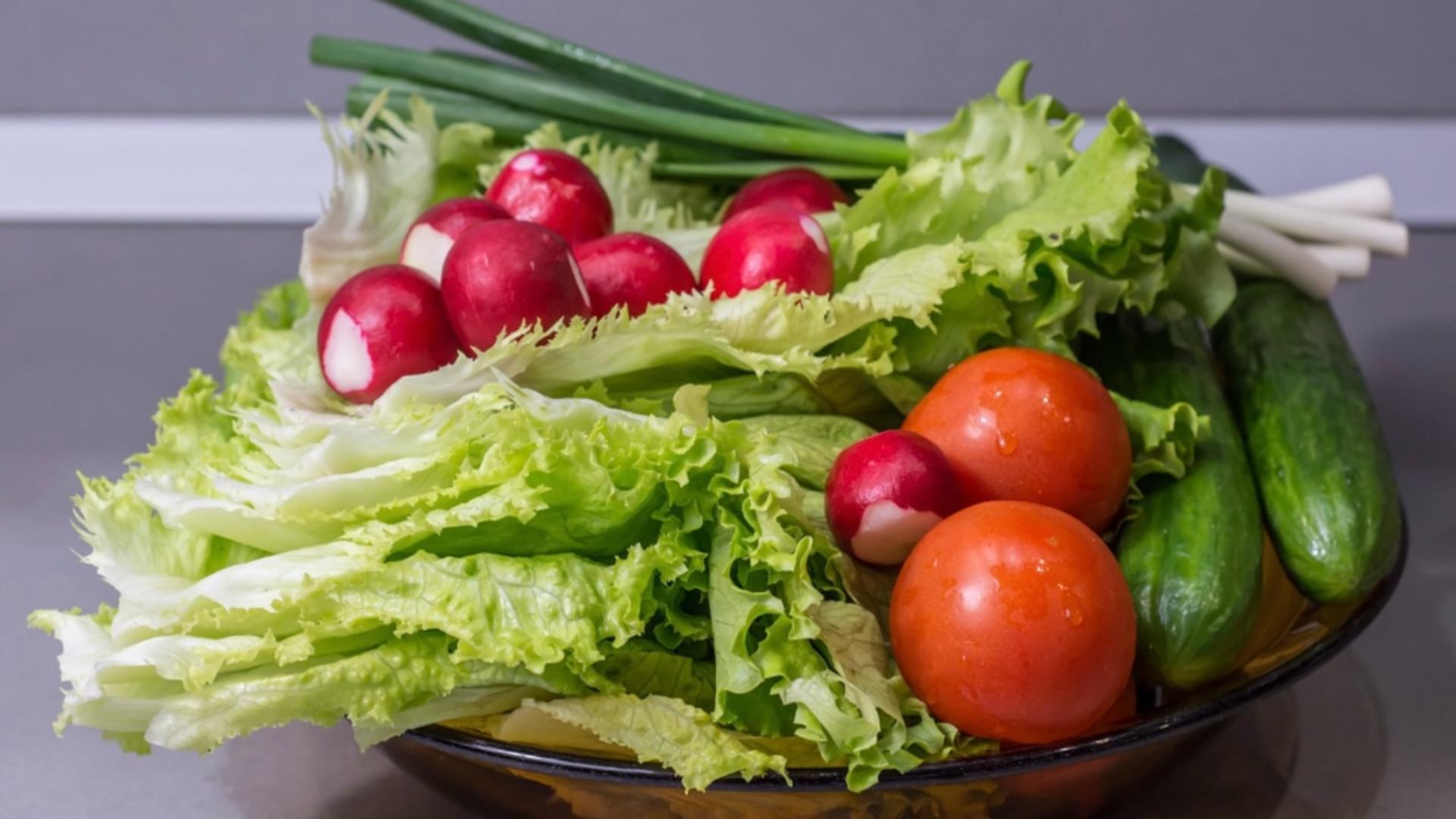 Salata verde, mai periculoasă pentru sănătate decât carnea de porc